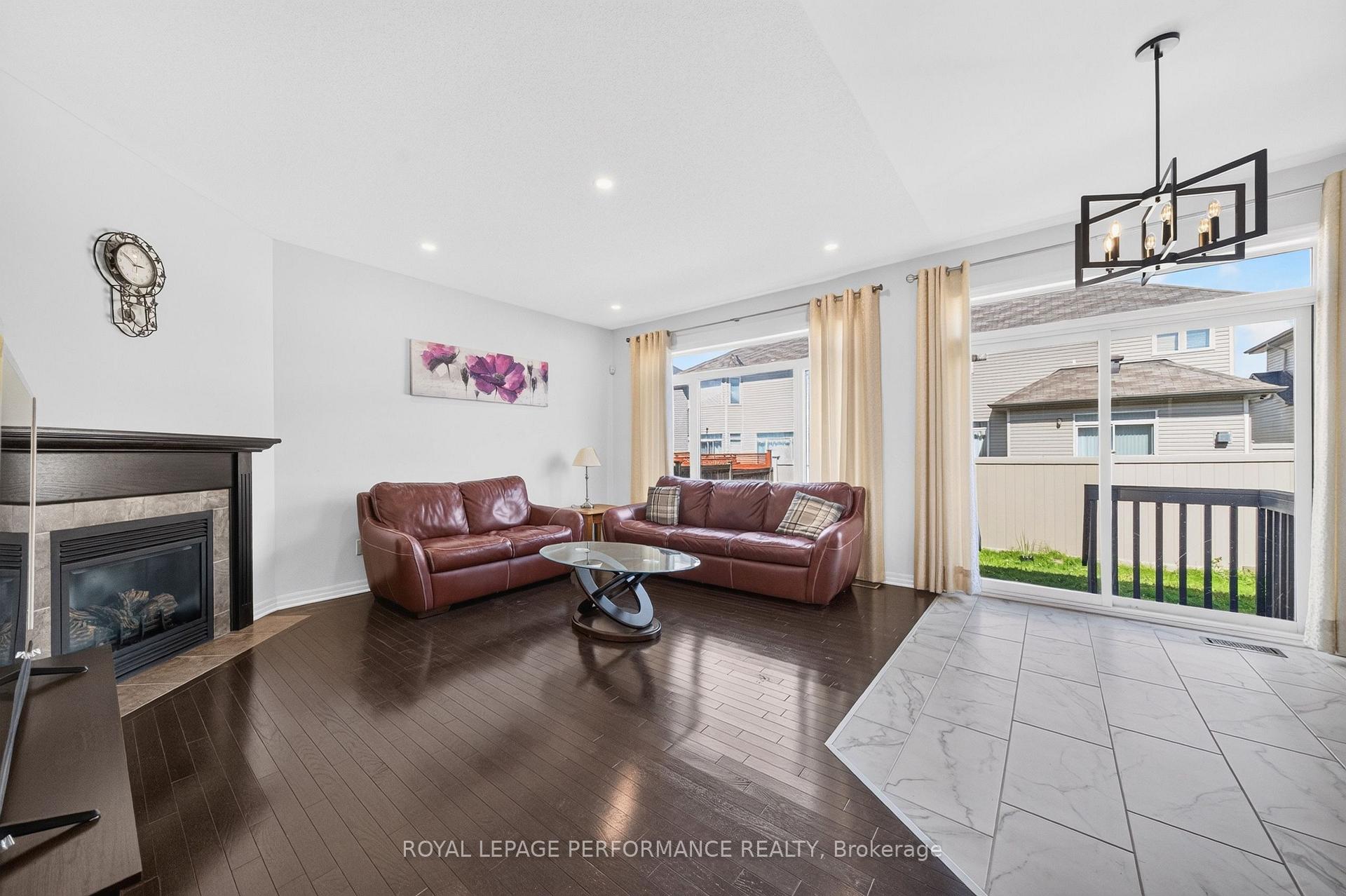 Photo 12 of 207 Dave Smith Crescent, Ottawa, Riverside South/Gloucester Glen — HOMEH