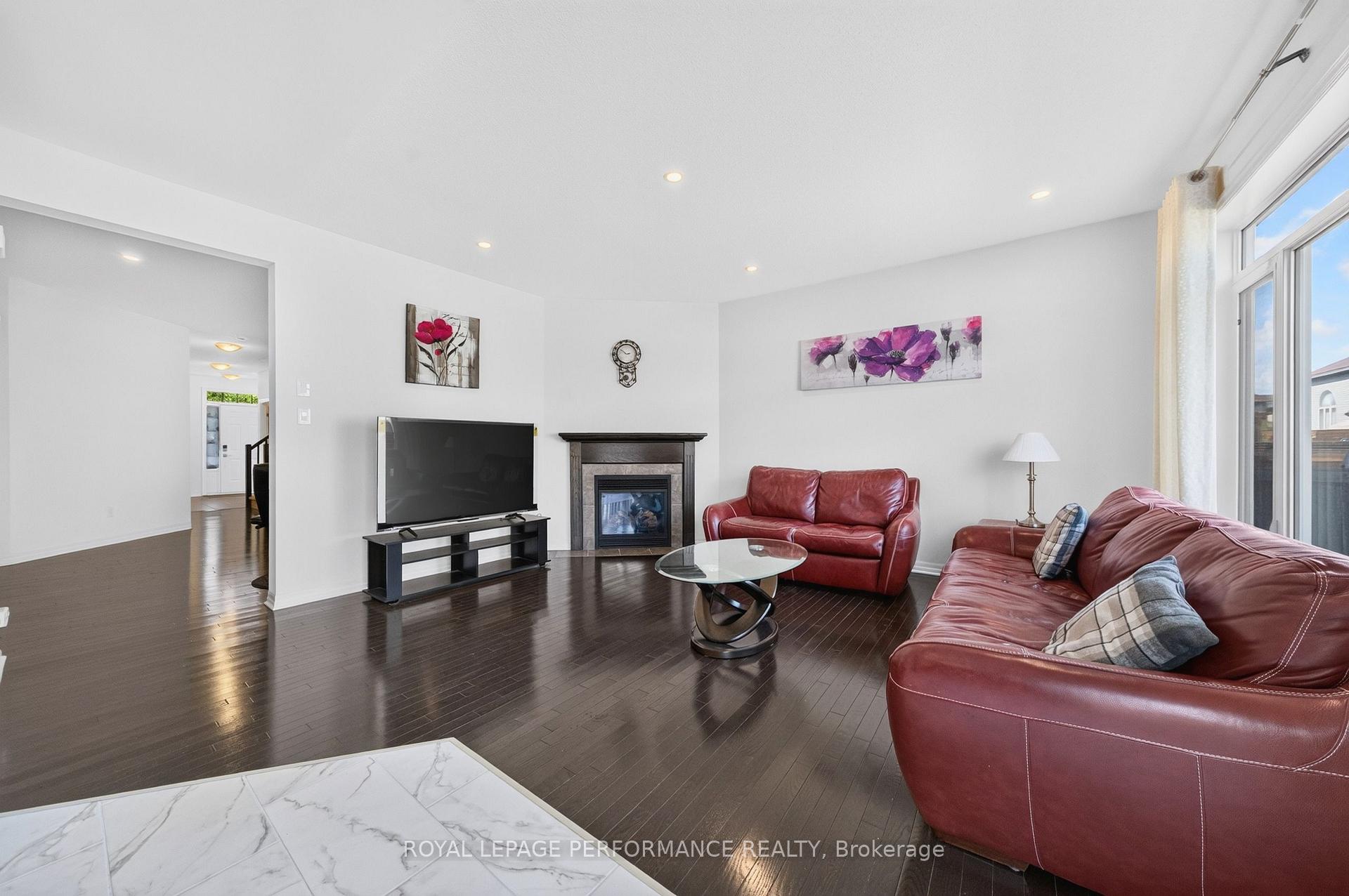 Photo 14 of 207 Dave Smith Crescent, Ottawa, Riverside South/Gloucester Glen — HOMEH