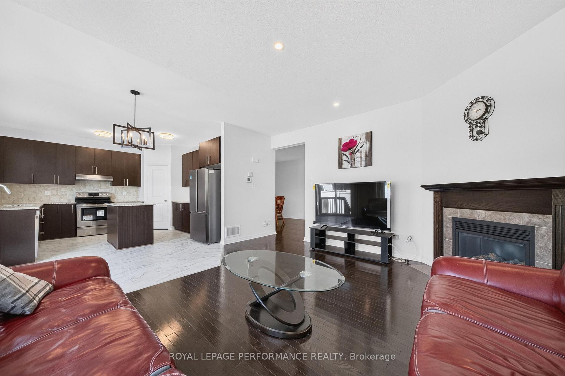 Photo 15 of 207 Dave Smith Crescent, Ottawa, Riverside South/Gloucester Glen — HOMEH