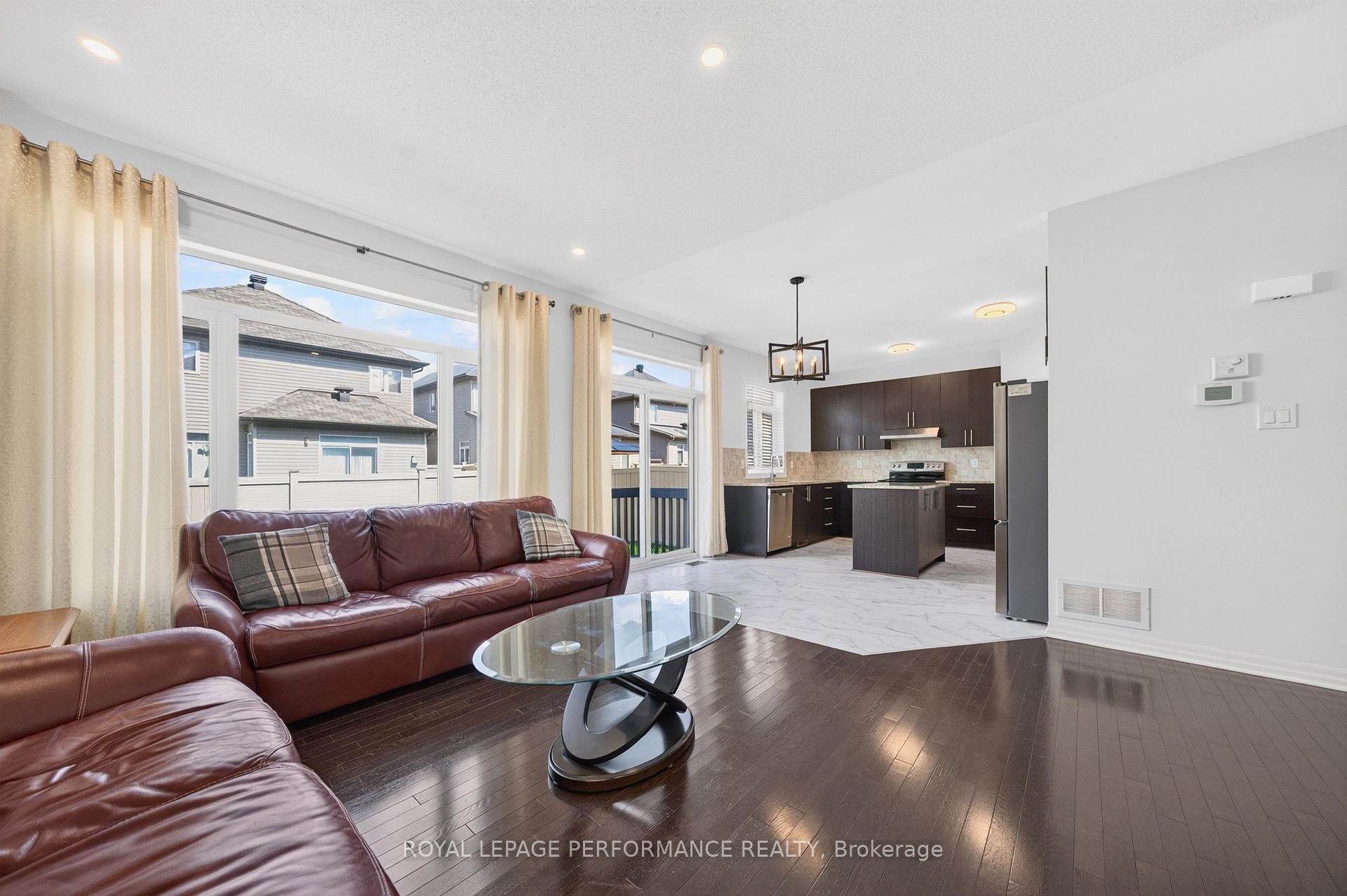 Photo 16 of 207 Dave Smith Crescent, Ottawa, Riverside South/Gloucester Glen — HOMEH