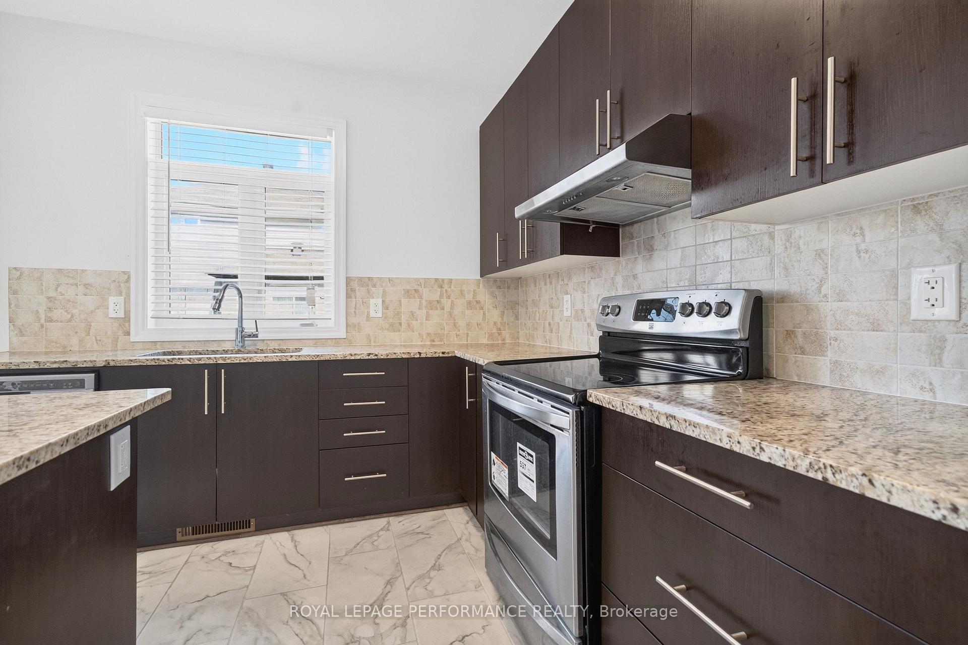 Photo 20 of 207 Dave Smith Crescent, Ottawa, Riverside South/Gloucester Glen — HOMEH
