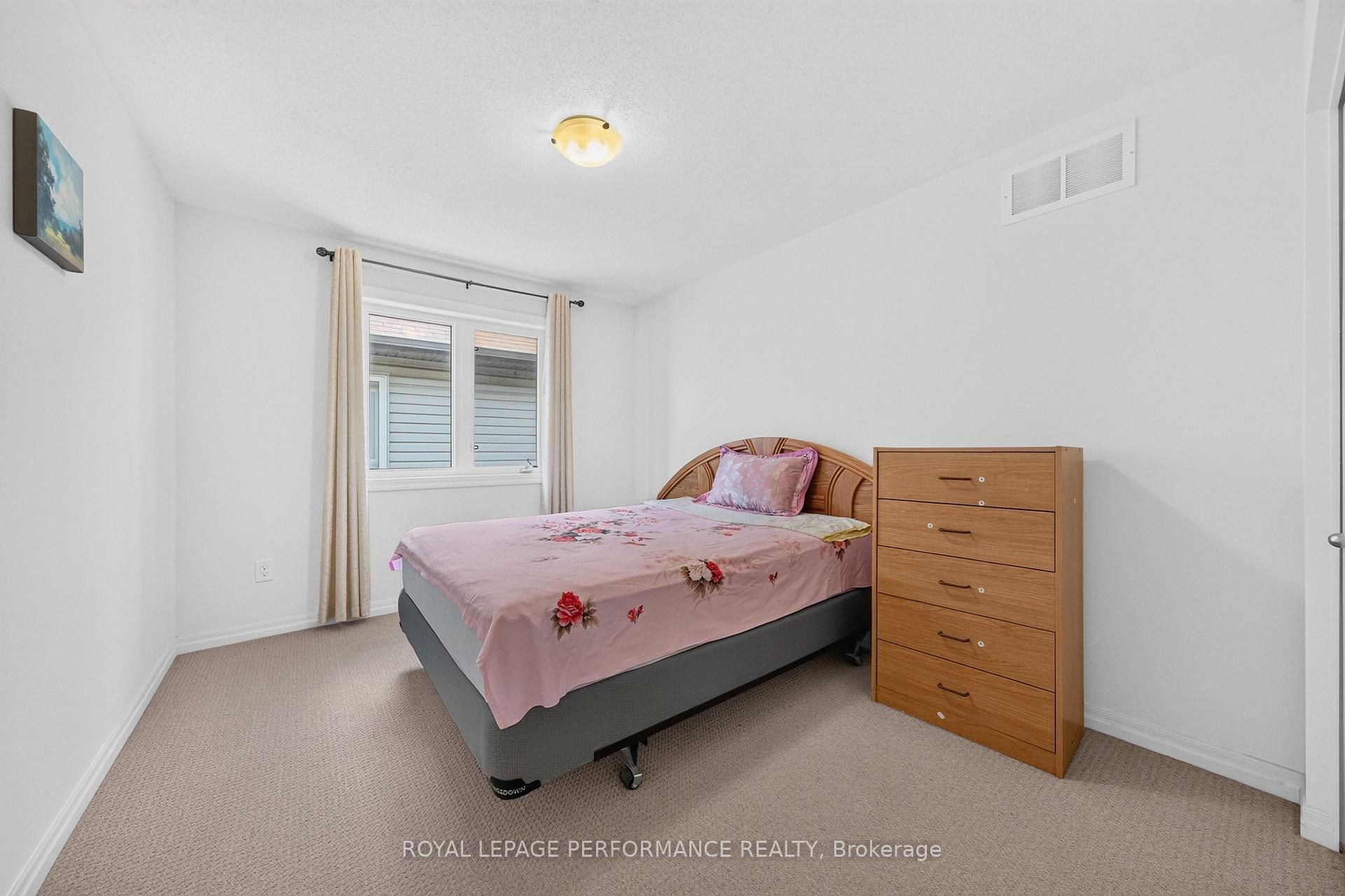 Photo 32 of 207 Dave Smith Crescent, Ottawa, Riverside South/Gloucester Glen — HOMEH