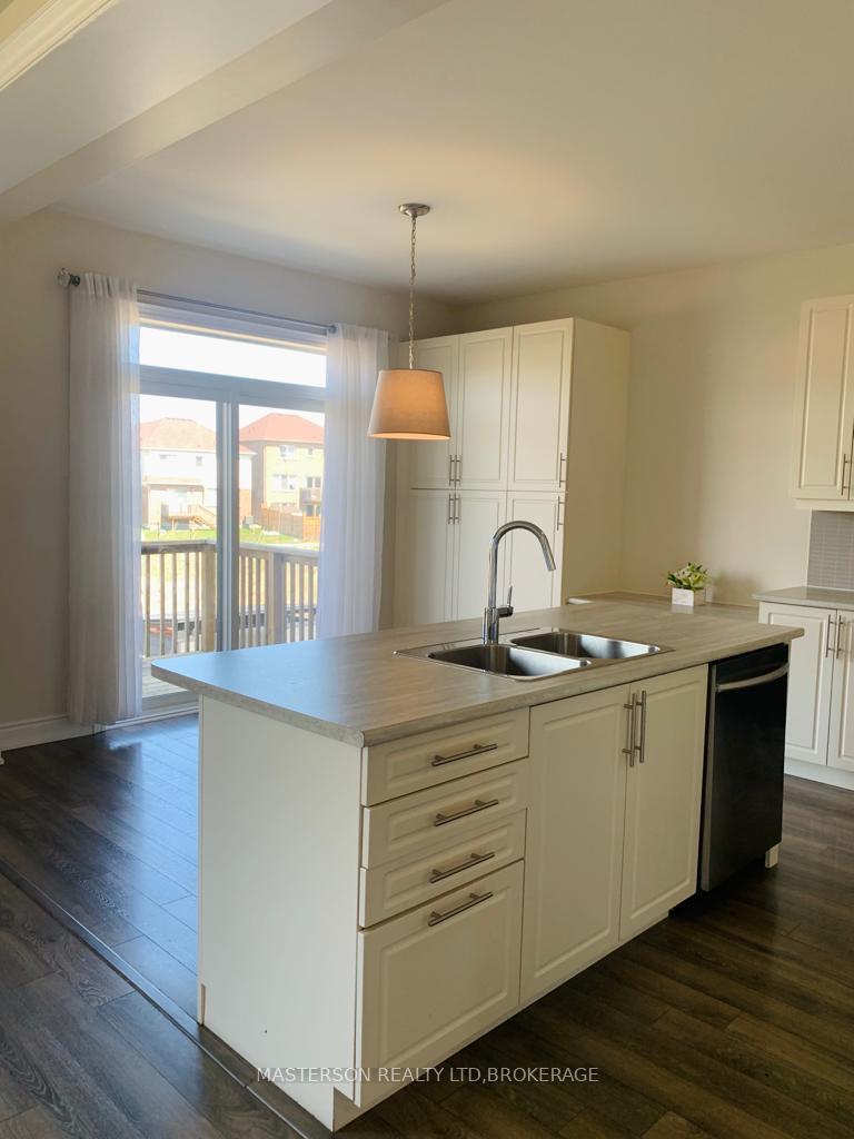 Photo 9 of 8421 Sweet Chestnut Drive, Niagara Falls, Brown — HOMEH