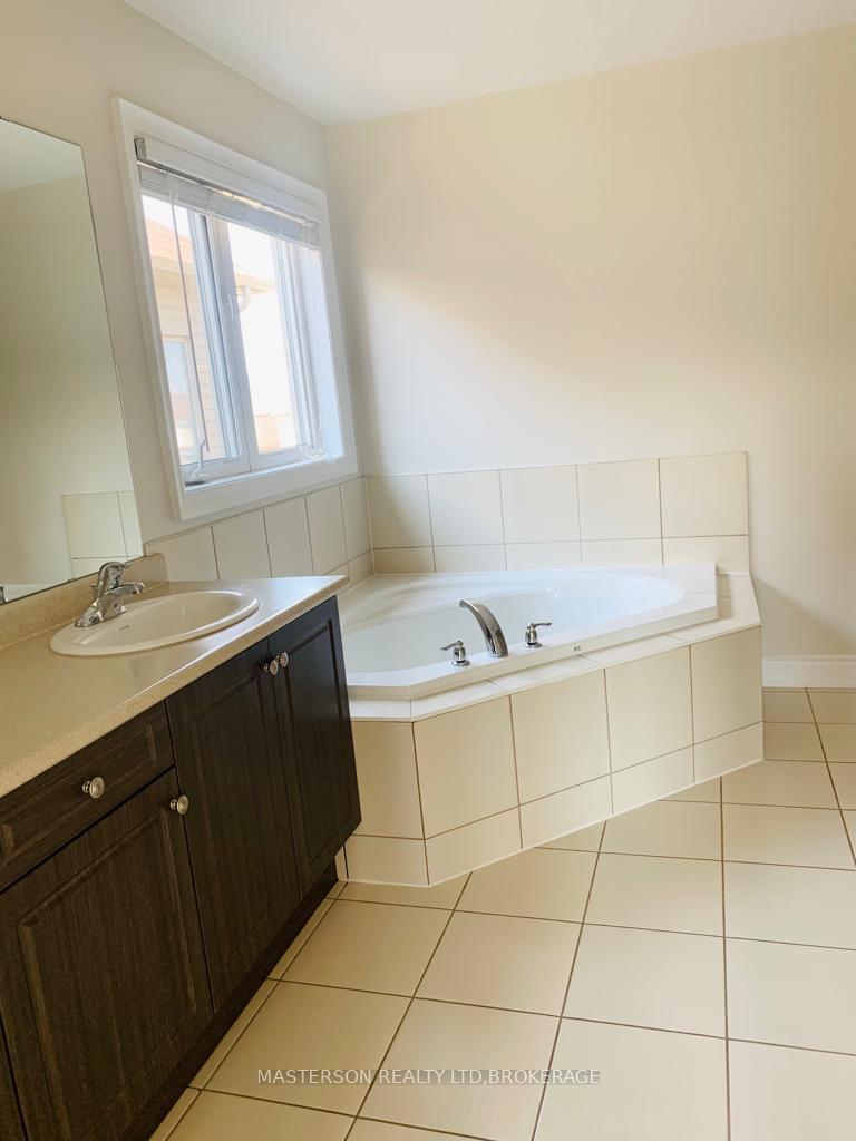 Photo 12 of 8421 Sweet Chestnut Drive, Niagara Falls, Brown — HOMEH