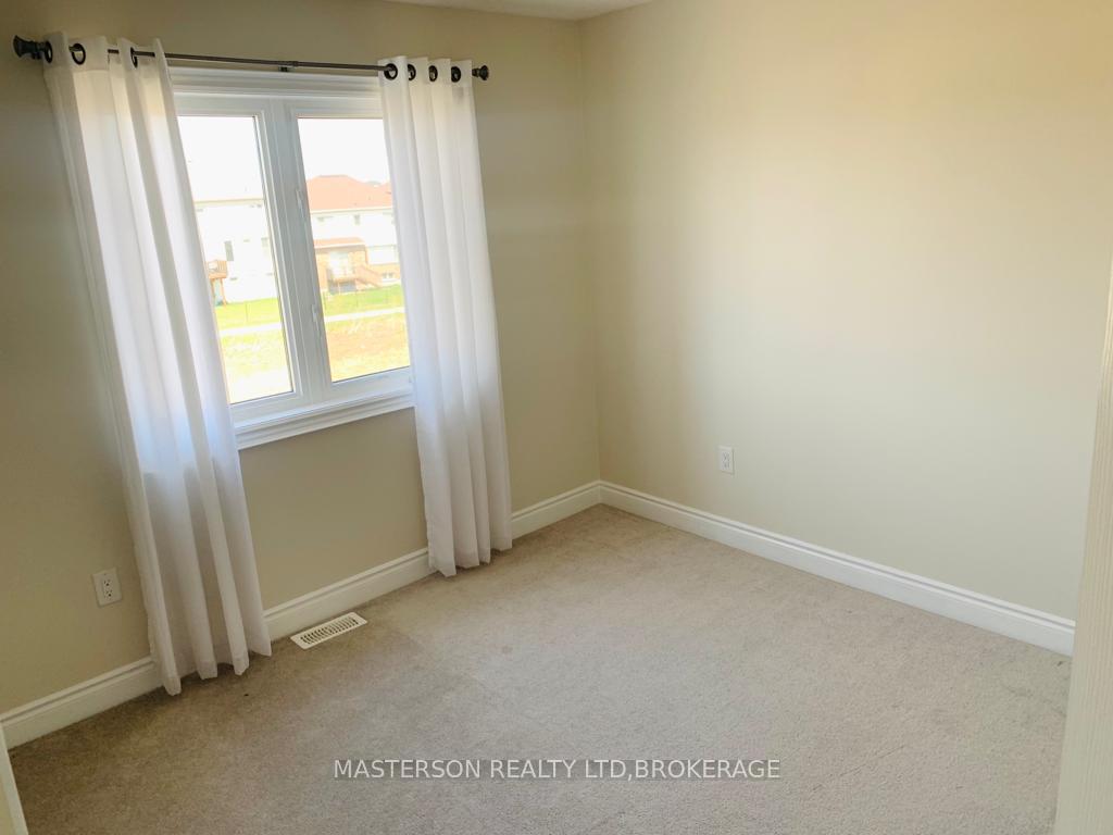 Photo 14 of 8421 Sweet Chestnut Drive, Niagara Falls, Brown — HOMEH