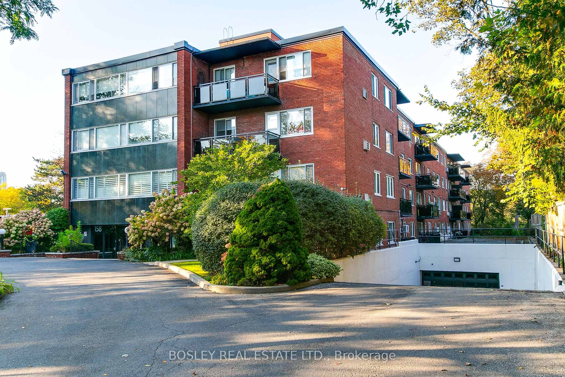 Photo 2 of Unit 404, 158 Crescent Road, Toronto, Rosedale-Moore Park — HOMEH