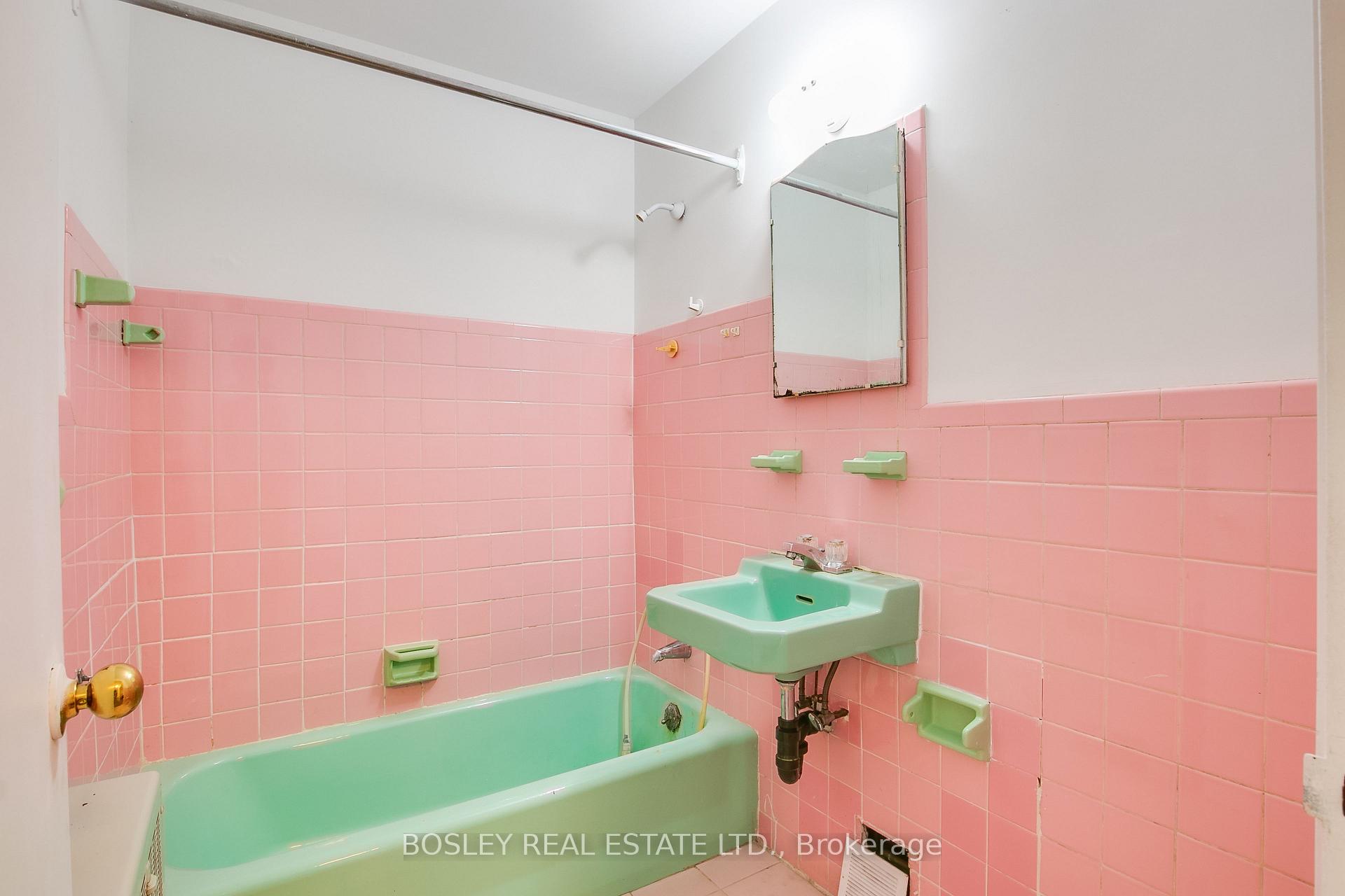 Photo 20 of Unit 404, 158 Crescent Road, Toronto, Rosedale-Moore Park — HOMEH
