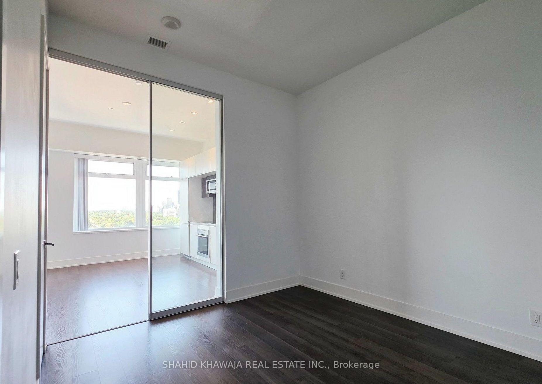 Photo 4 of Unit 725, 111 St Clair Avenue W, Toronto, Yonge-St. Clair — HOMEH