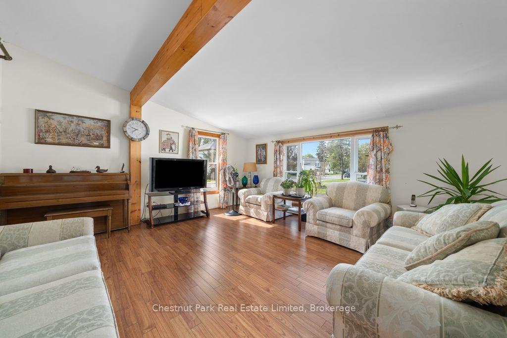 Photo 16 of 71 Queen Street, Prince Edward County, Picton — HOMEH
