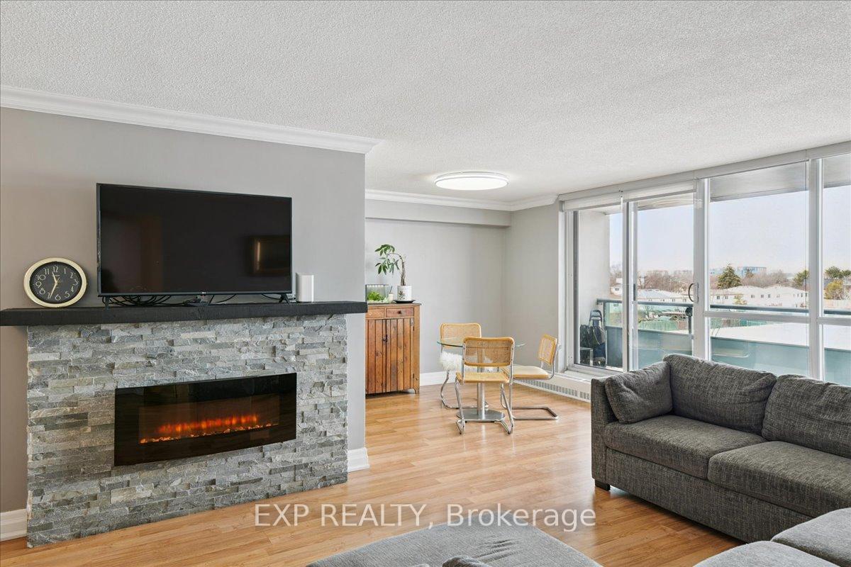 Photo 3 of Unit 412, 44 Longbourne Drive, Etobicoke, Willowridge-Martingrove-Richview — HOMEH