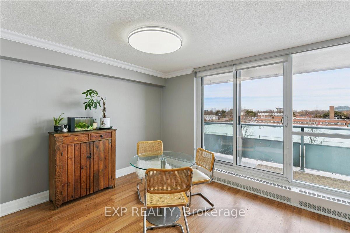 Photo 6 of Unit 412, 44 Longbourne Drive, Etobicoke, Willowridge-Martingrove-Richview — HOMEH