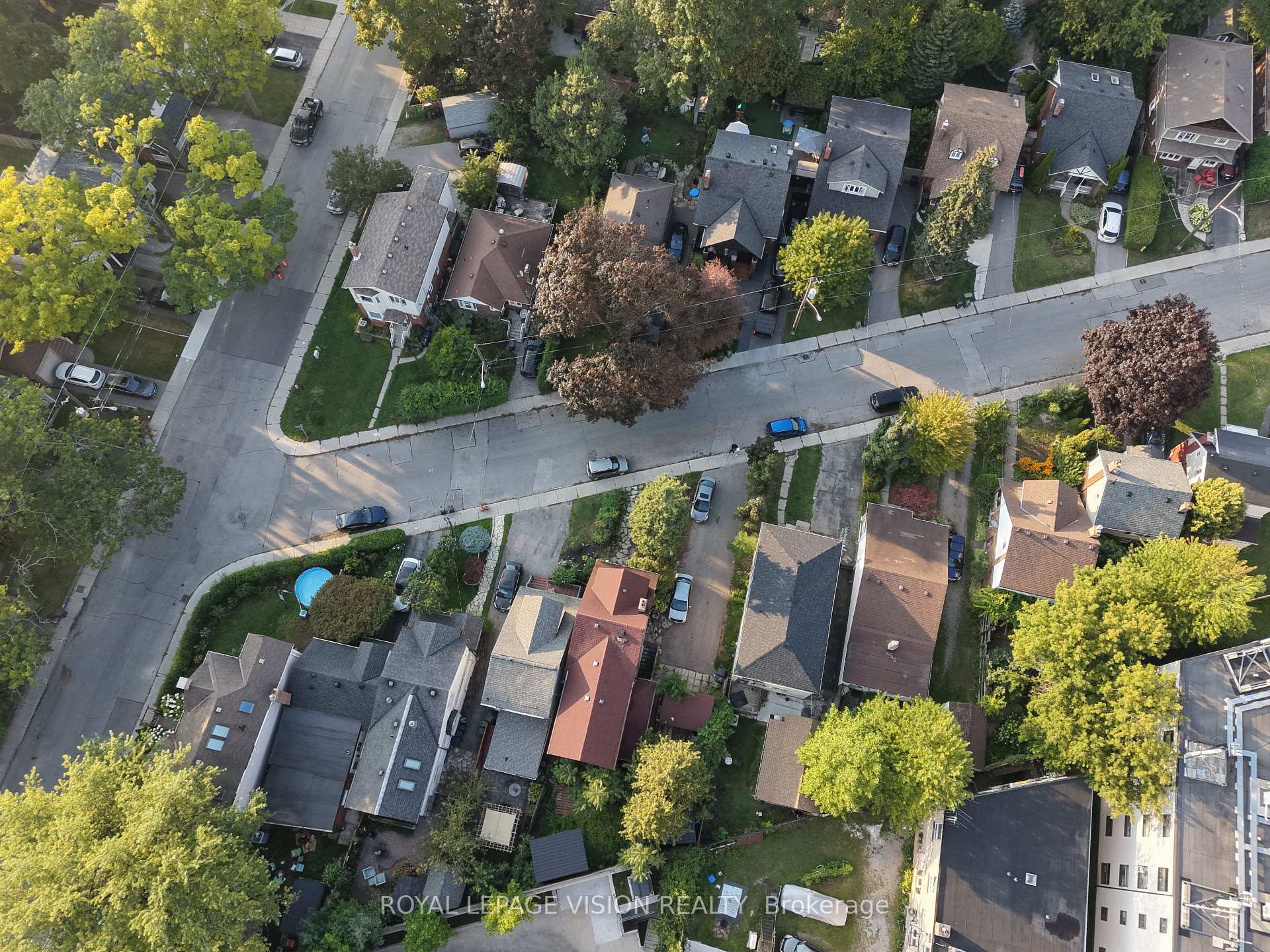 Photo 36 of 9 East Road, Scarborough, Birchcliffe-Cliffside — HOMEH