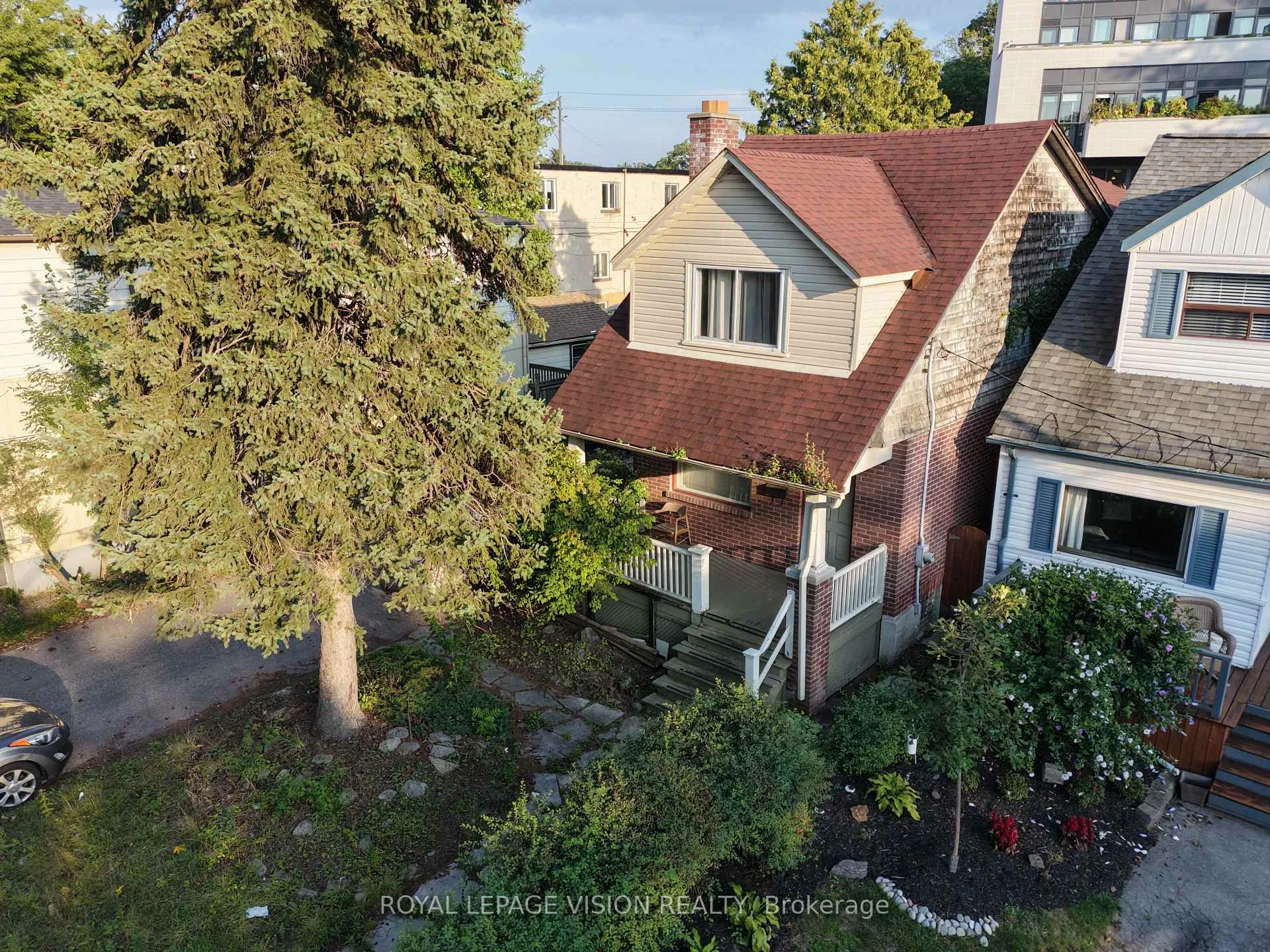 Photo 33 of 9 East Road, Scarborough, Birchcliffe-Cliffside — HOMEH
