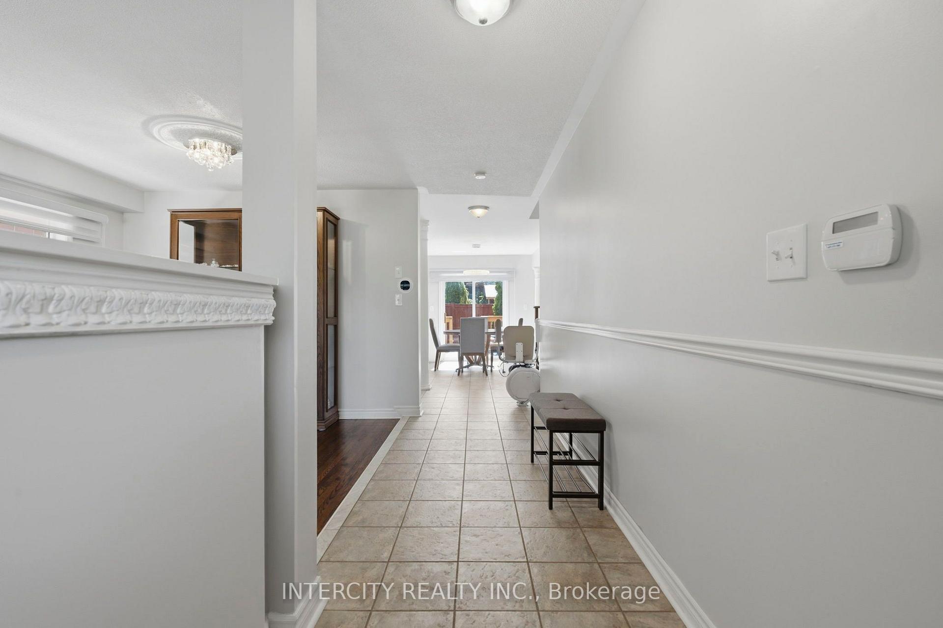 Photo 5 of 93 Chalone Crescent, Vaughan, Sonoma Heights — HOMEH