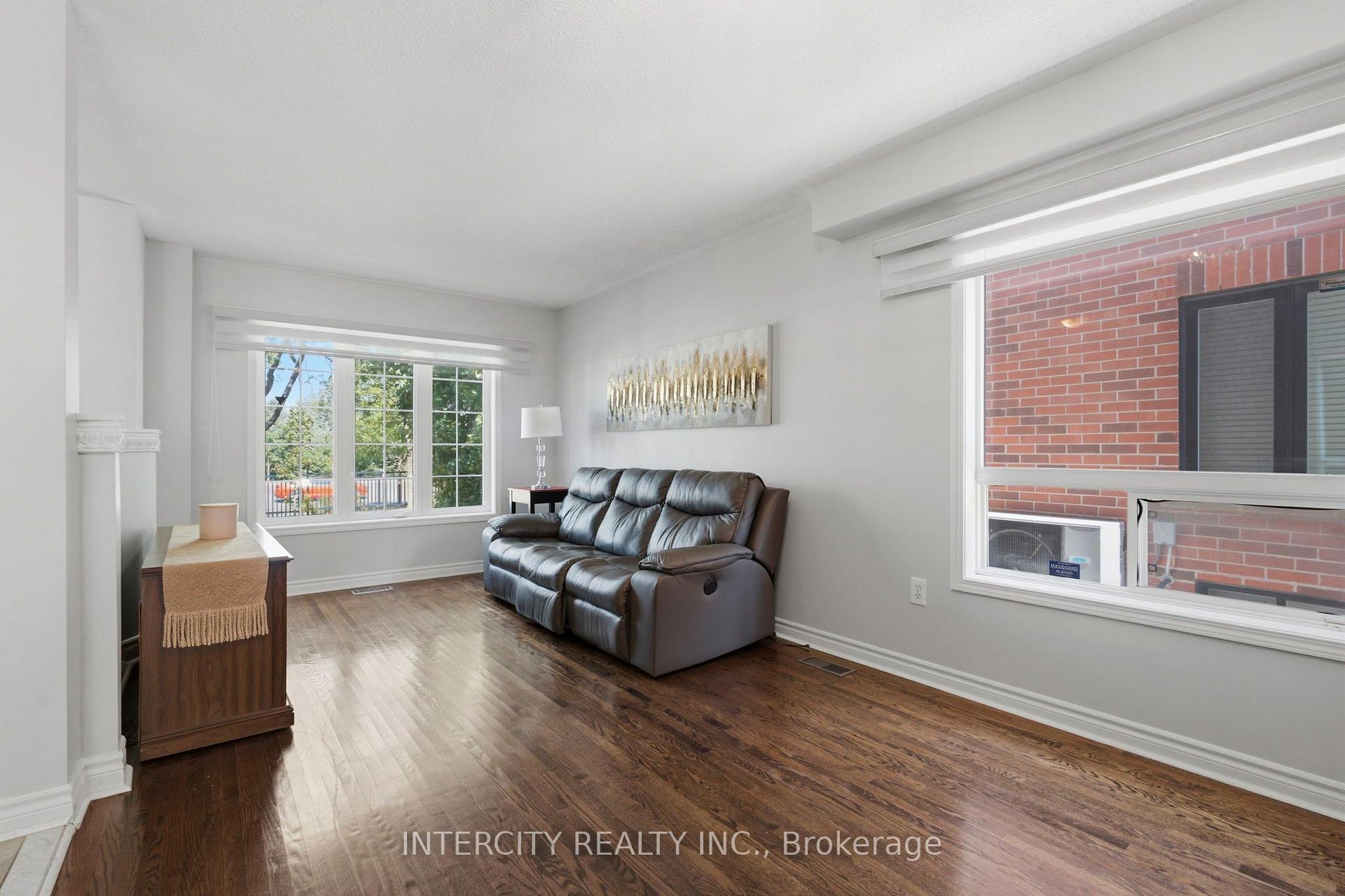 Photo 6 of 93 Chalone Crescent, Vaughan, Sonoma Heights — HOMEH