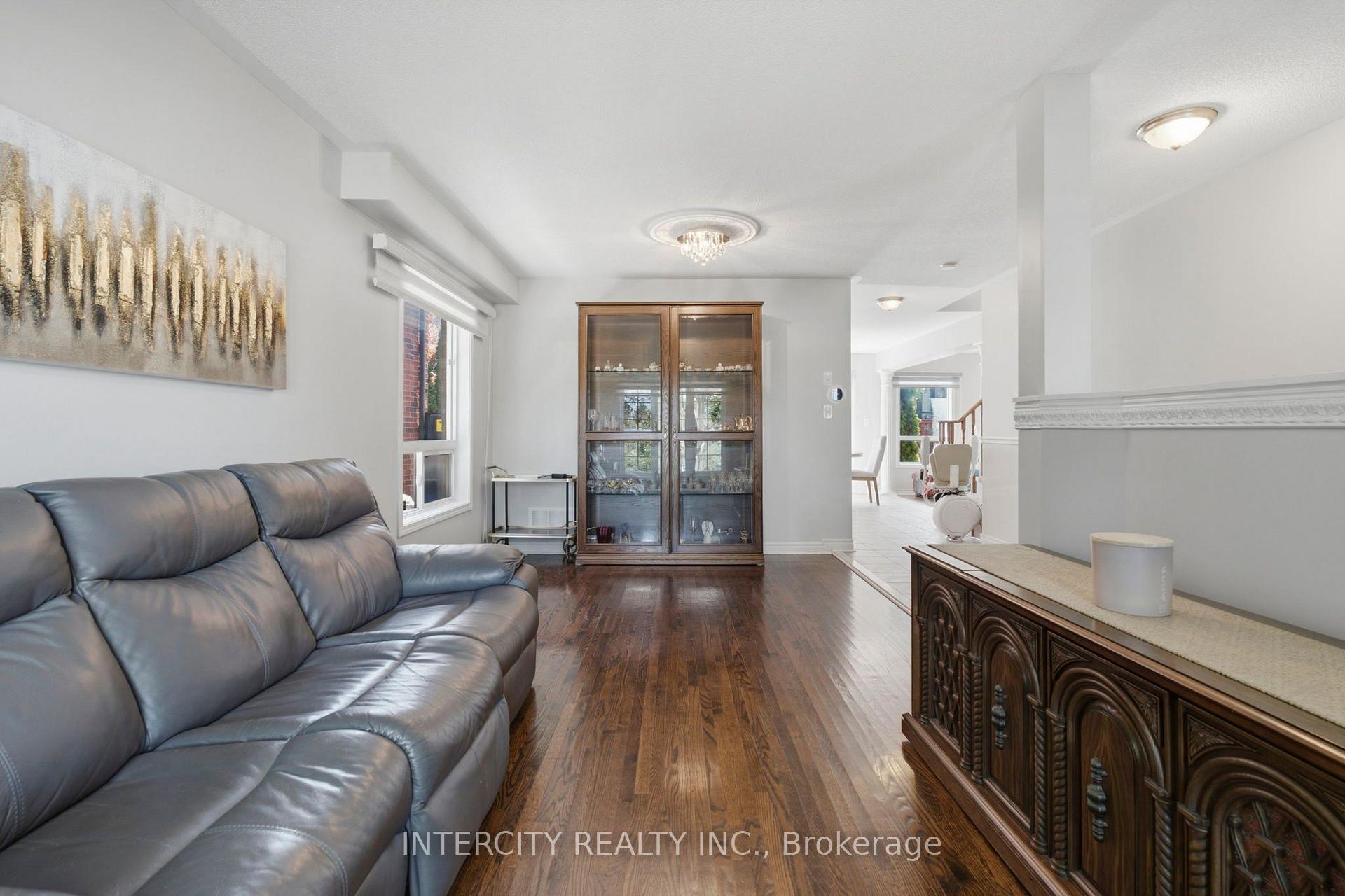 Photo 8 of 93 Chalone Crescent, Vaughan, Sonoma Heights — HOMEH