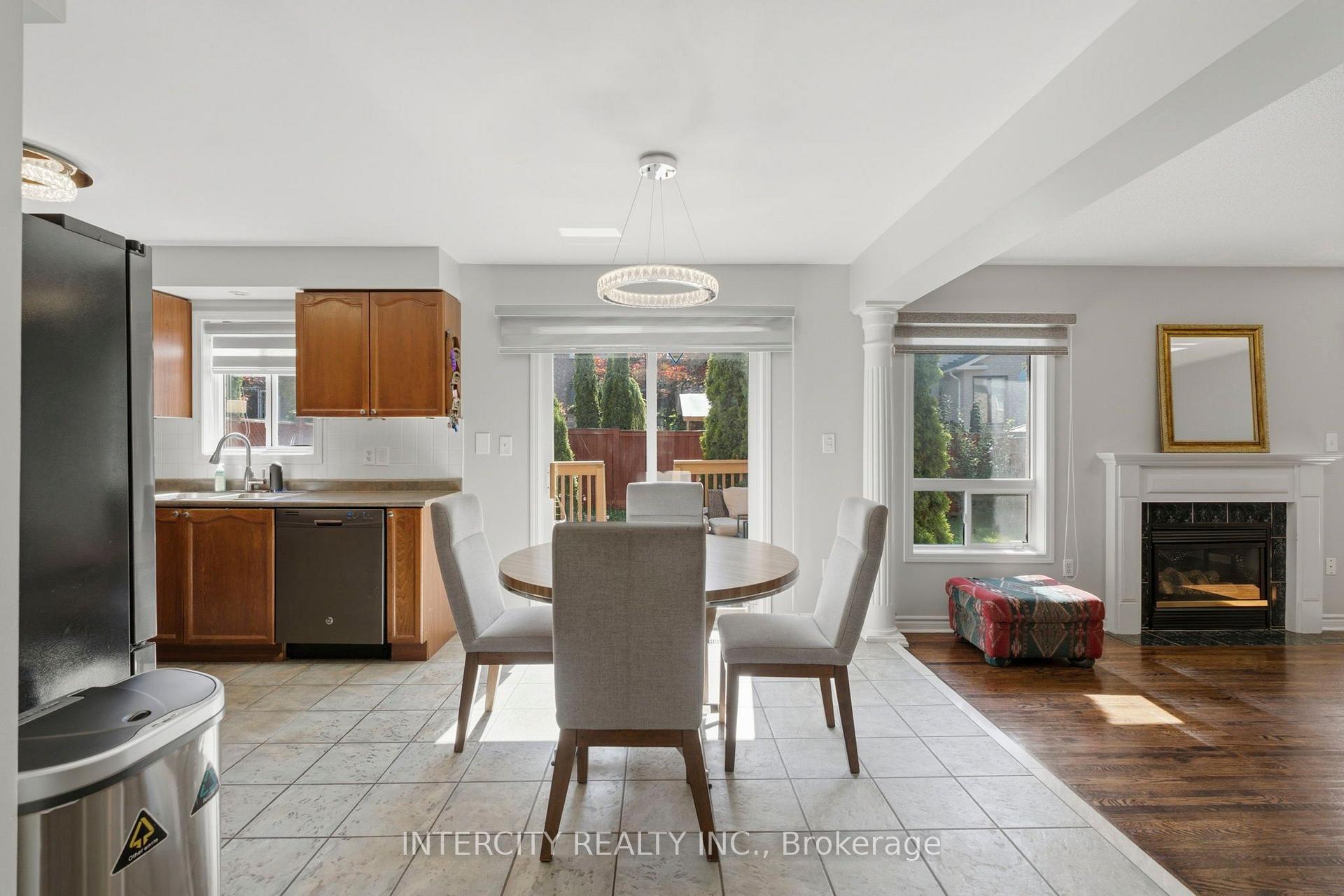 Photo 11 of 93 Chalone Crescent, Vaughan, Sonoma Heights — HOMEH