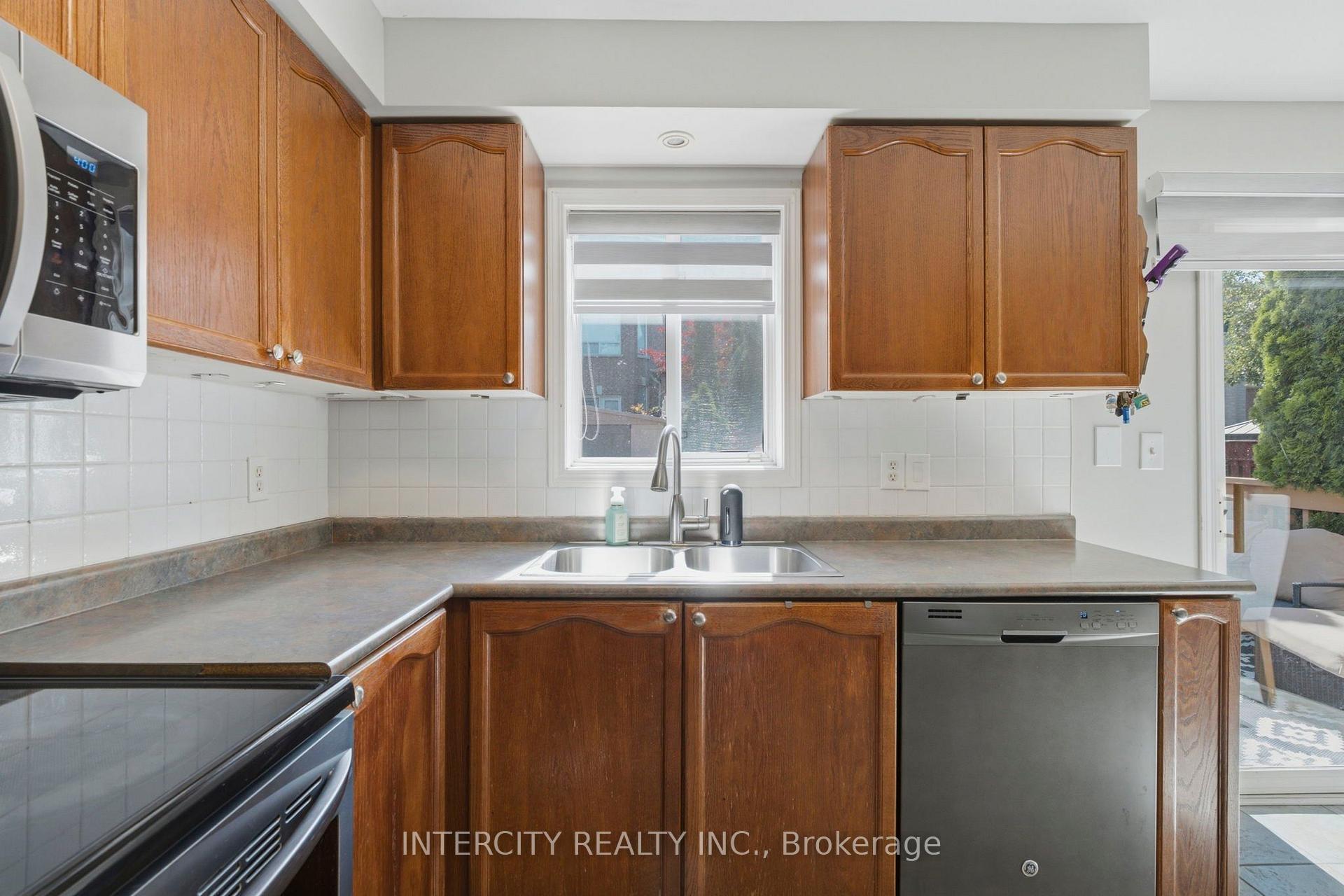Photo 15 of 93 Chalone Crescent, Vaughan, Sonoma Heights — HOMEH