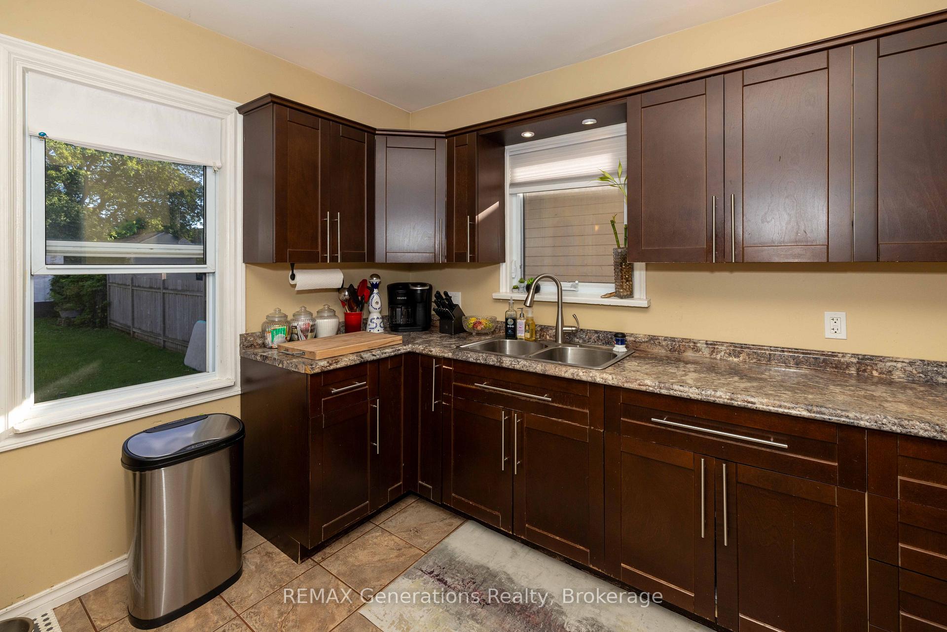 Photo 5 of 45 High Street N, Thunder Bay, College Heights — HOMEH