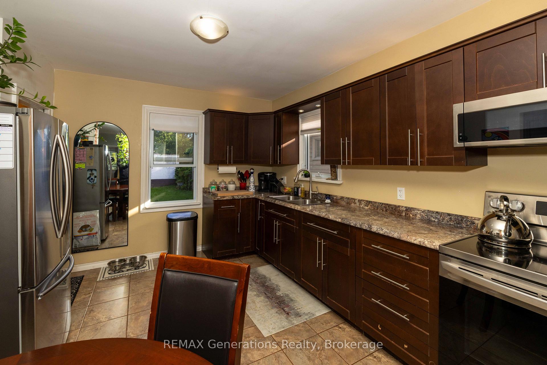 Photo 6 of 45 High Street N, Thunder Bay, College Heights — HOMEH