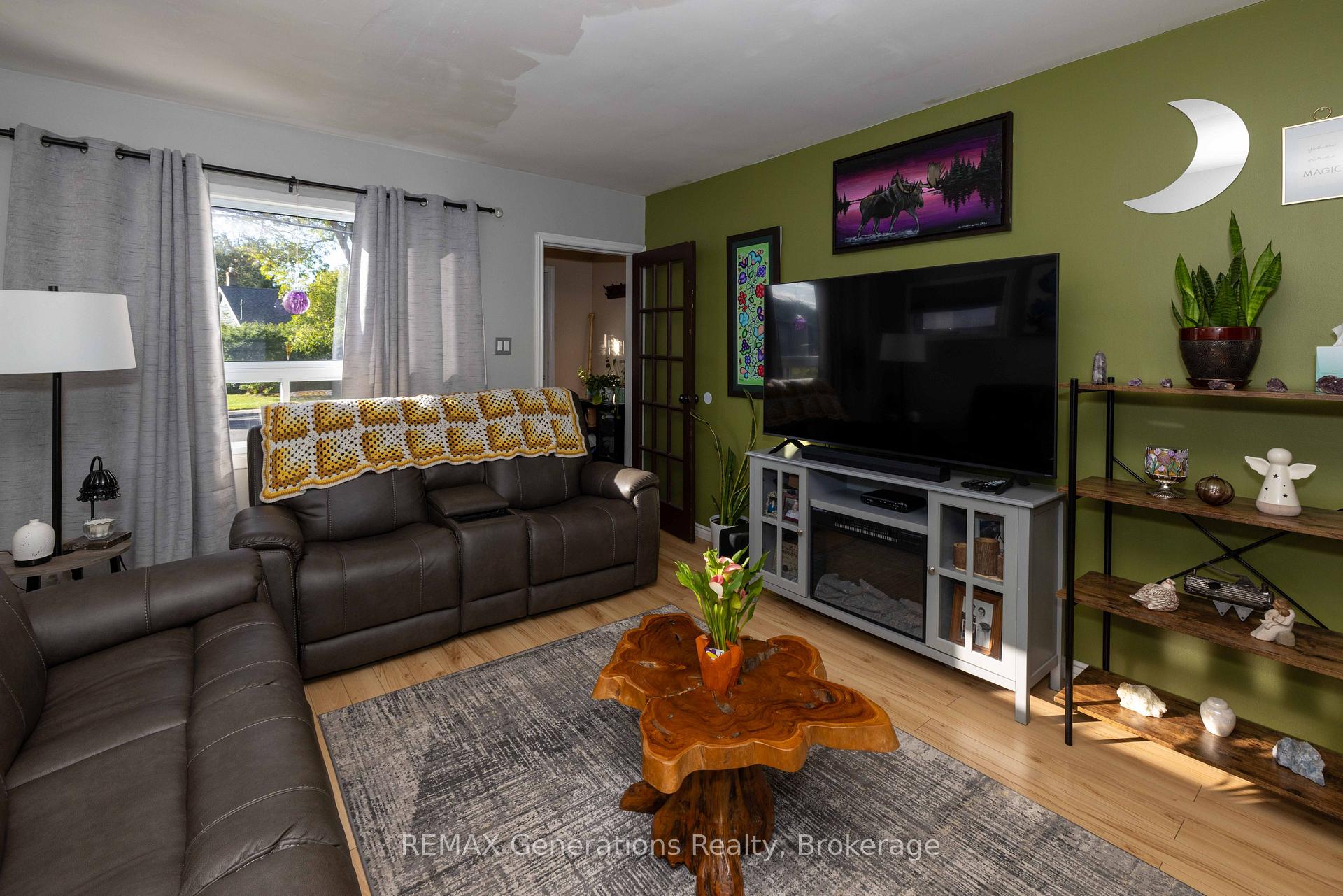 Photo 8 of 45 High Street N, Thunder Bay, College Heights — HOMEH