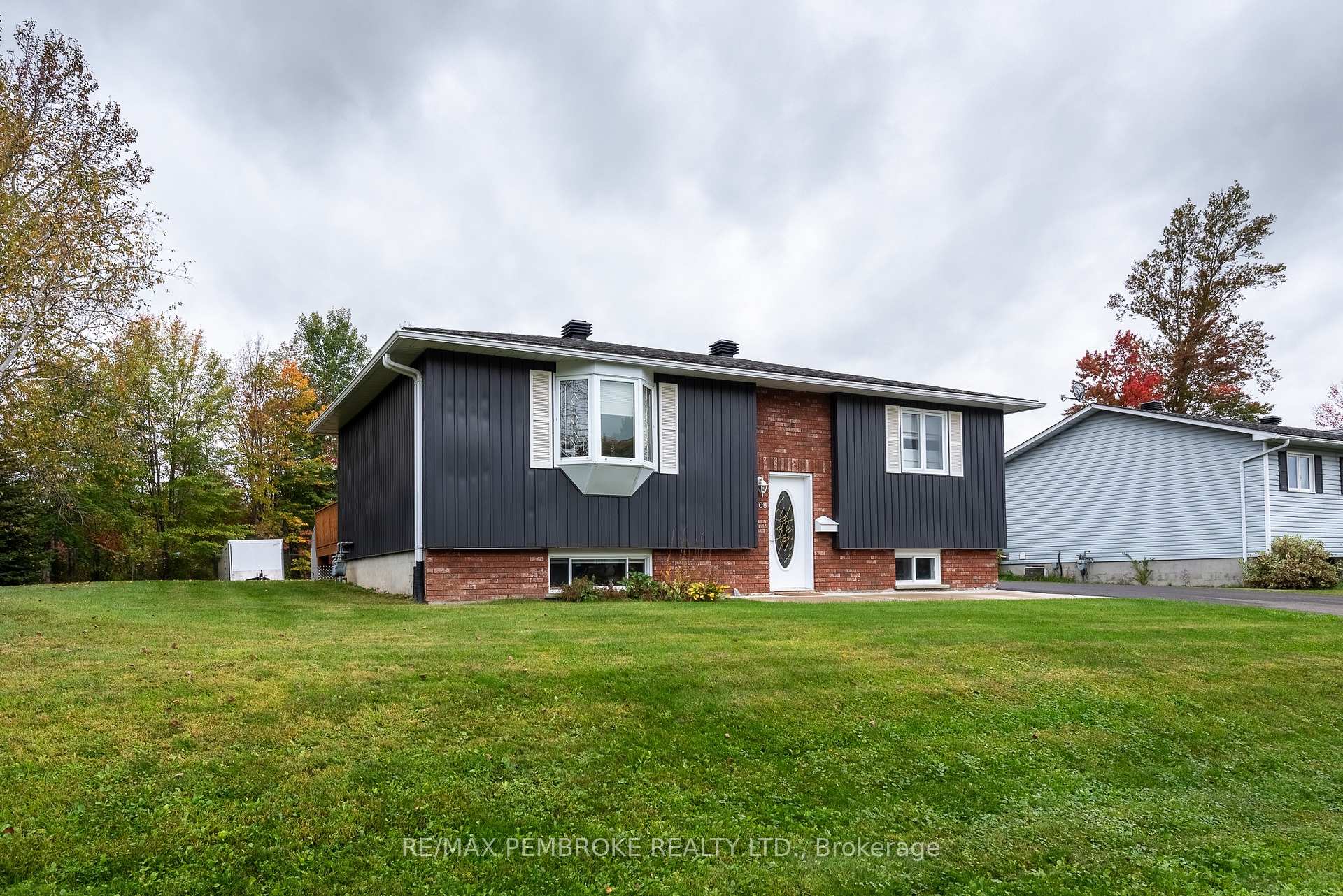 Photo 3 of 11008 Boundary Road, Pembroke, Pembroke — HOMEH