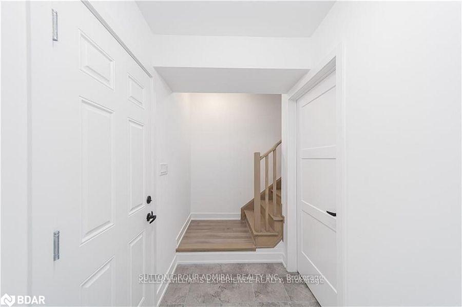 Photo 2 of 45 Hay Lane, Barrie, Innis-Shore — HOMEH