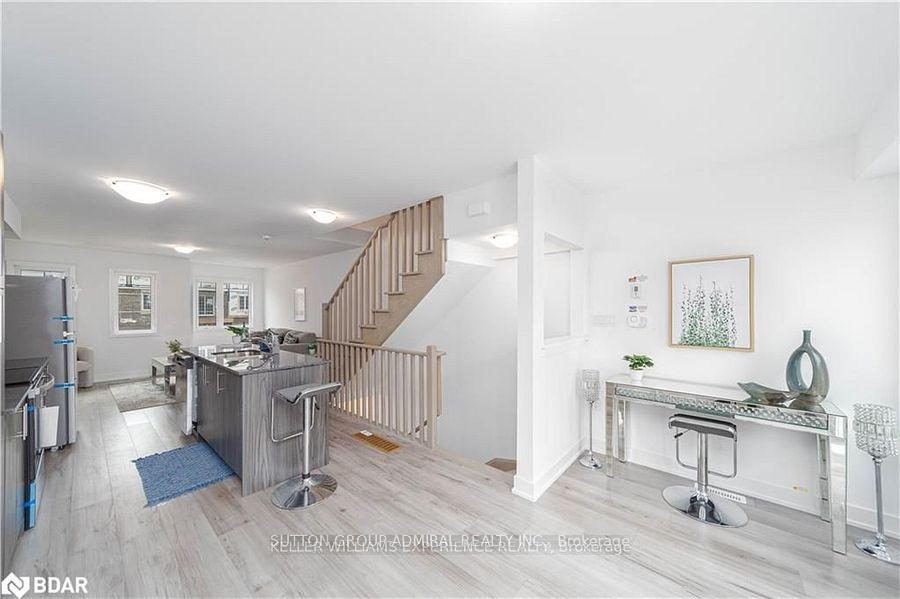 Photo 6 of 45 Hay Lane, Barrie, Innis-Shore — HOMEH