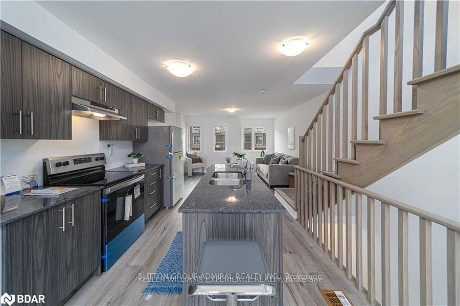 Photo 10 of 45 Hay Lane, Barrie, Innis-Shore — HOMEH