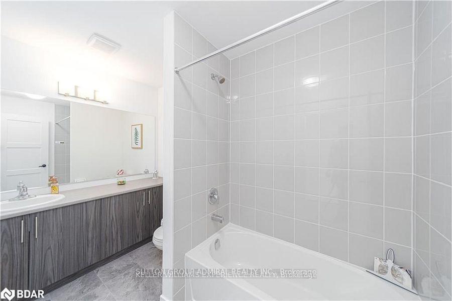Photo 11 of 45 Hay Lane, Barrie, Innis-Shore — HOMEH