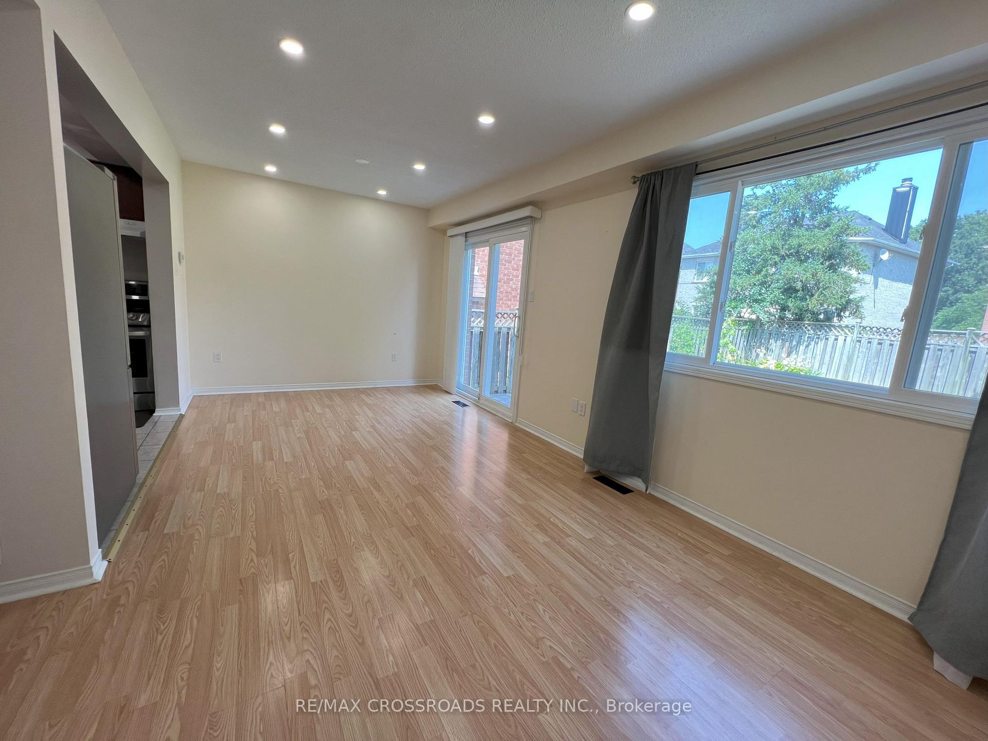 Photo 5 of 51 Hood Crescent, Brampton, Fletcher's West — HOMEH