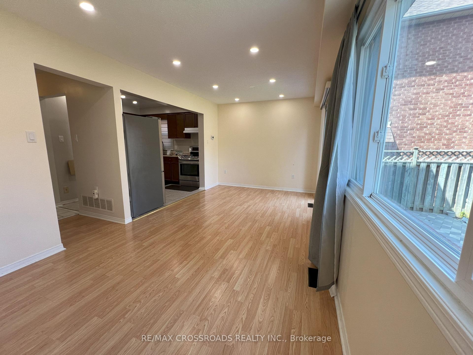 Photo 6 of 51 Hood Crescent, Brampton, Fletcher's West — HOMEH