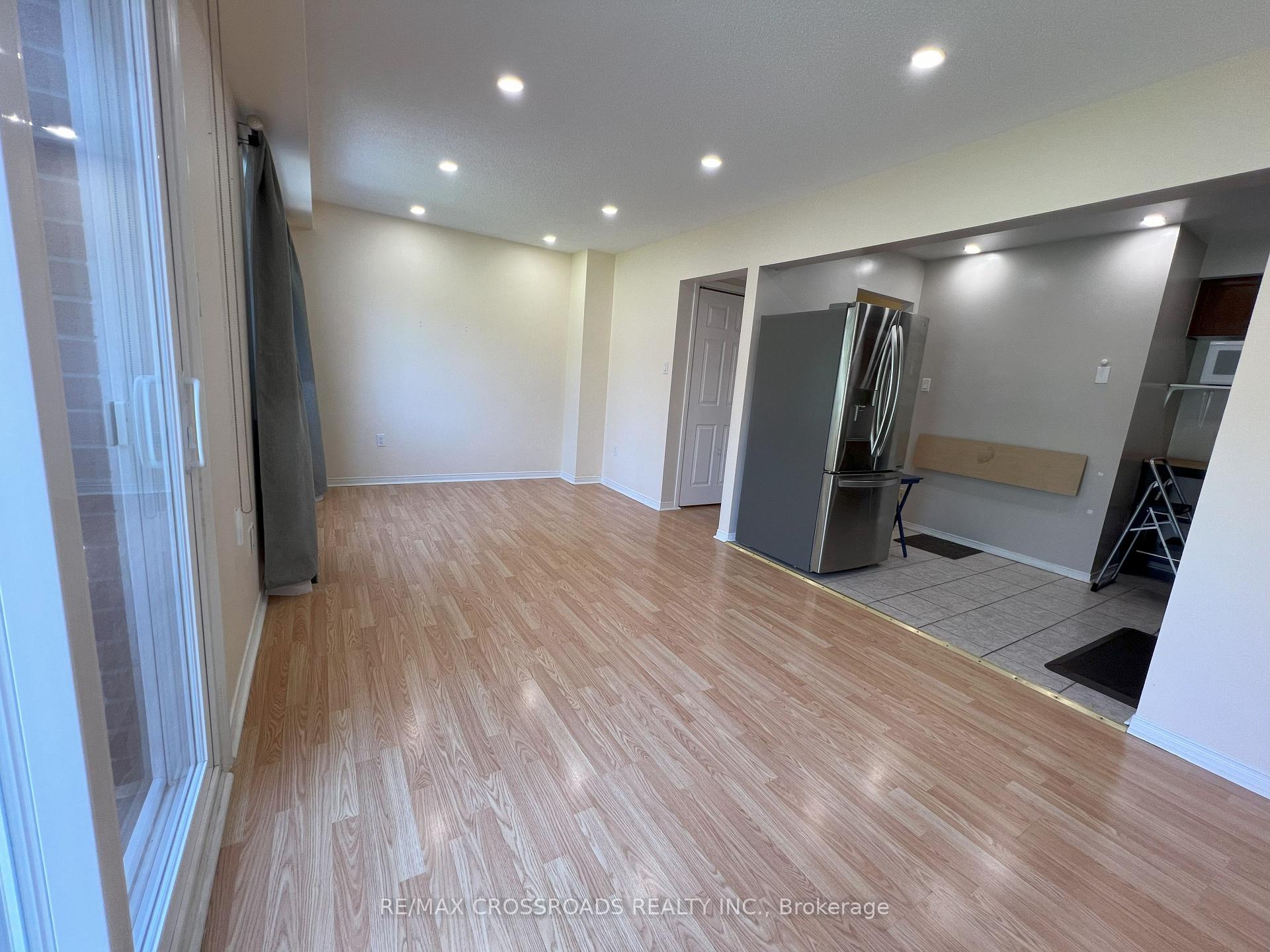 Photo 7 of 51 Hood Crescent, Brampton, Fletcher's West — HOMEH