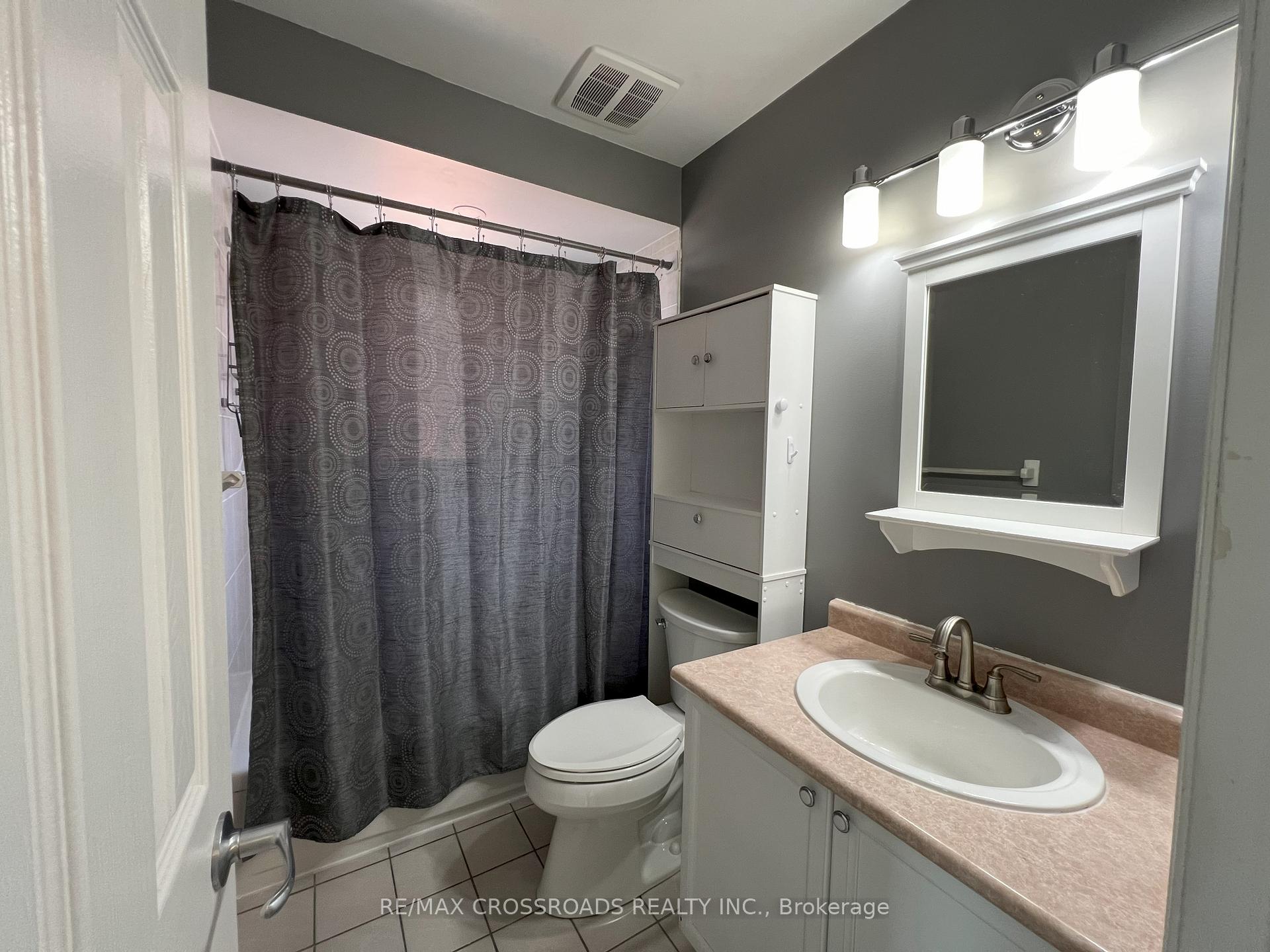 Photo 16 of 51 Hood Crescent, Brampton, Fletcher's West — HOMEH