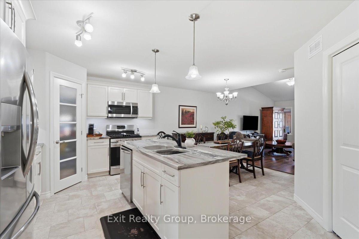 Photo 4 of 30 Sandhu Crescent, Belleville, Belleville Ward — HOMEH