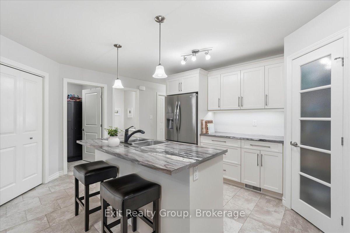 Photo 5 of 30 Sandhu Crescent, Belleville, Belleville Ward — HOMEH