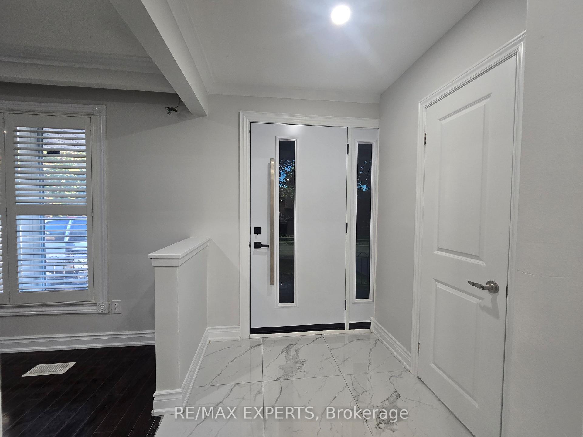 Photo 3 of 24 Roskell Crescent, North York, York University Heights — HOMEH