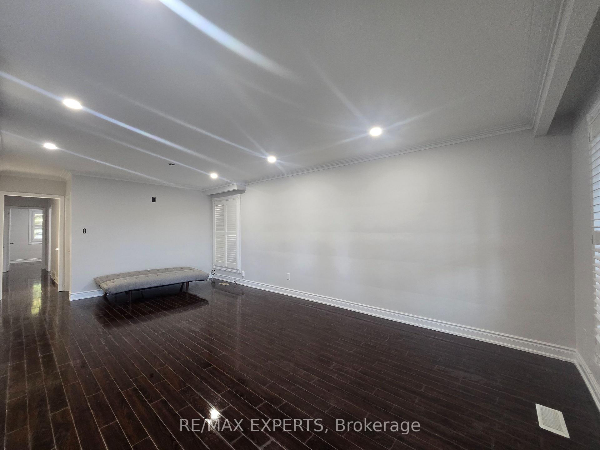 Photo 5 of 24 Roskell Crescent, North York, York University Heights — HOMEH