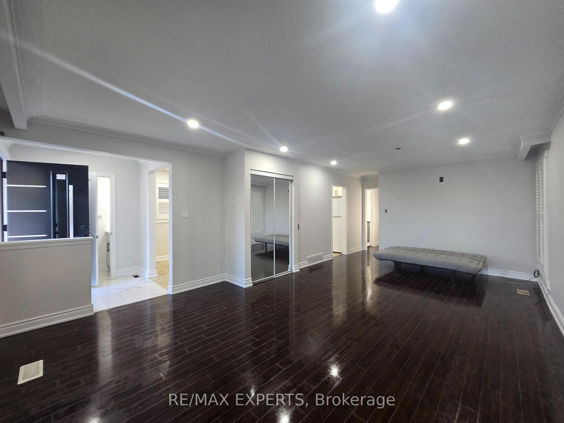 Photo 6 of 24 Roskell Crescent, North York, York University Heights — HOMEH