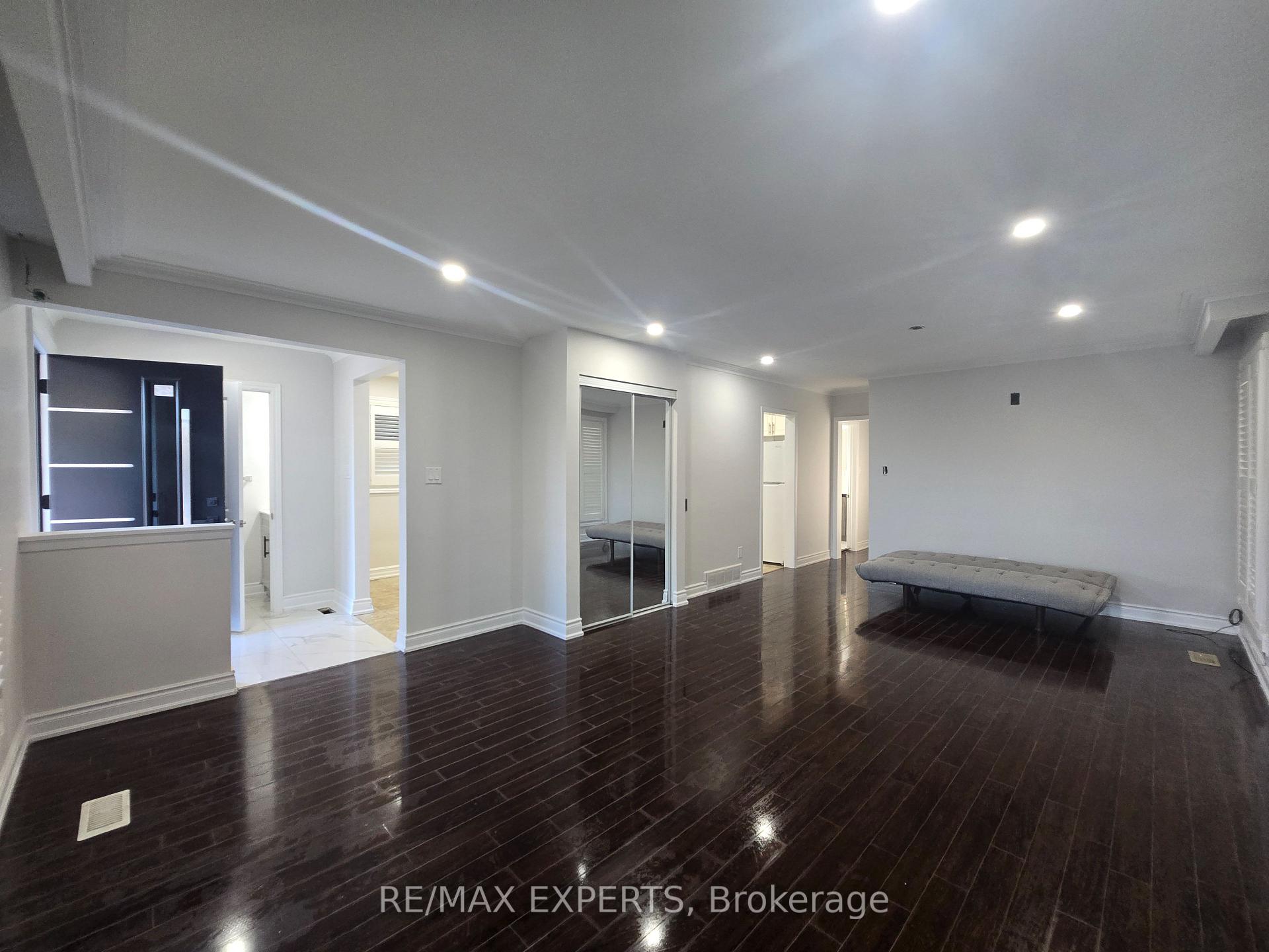 Photo 7 of 24 Roskell Crescent, North York, York University Heights — HOMEH