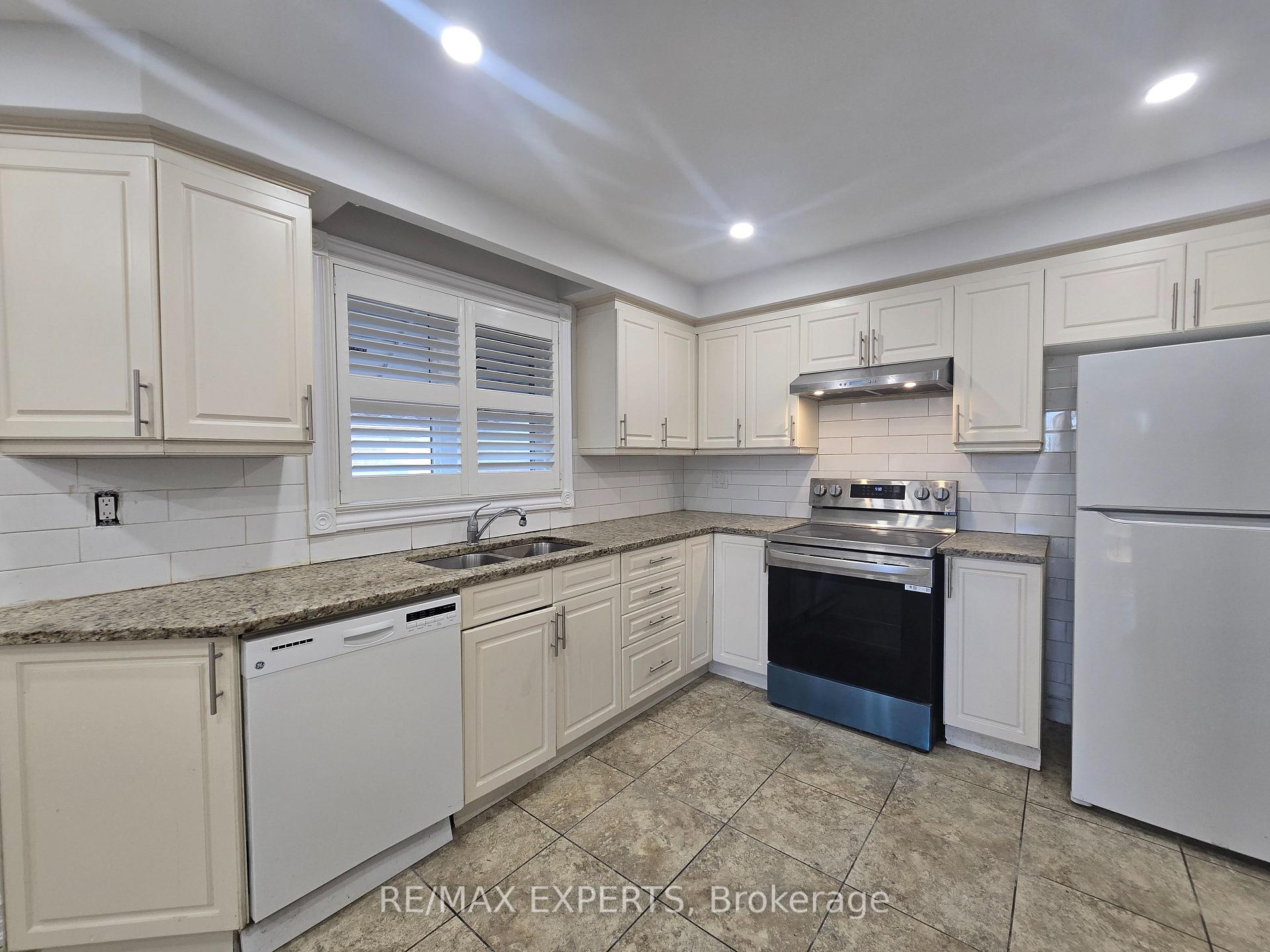 Photo 8 of 24 Roskell Crescent, North York, York University Heights — HOMEH