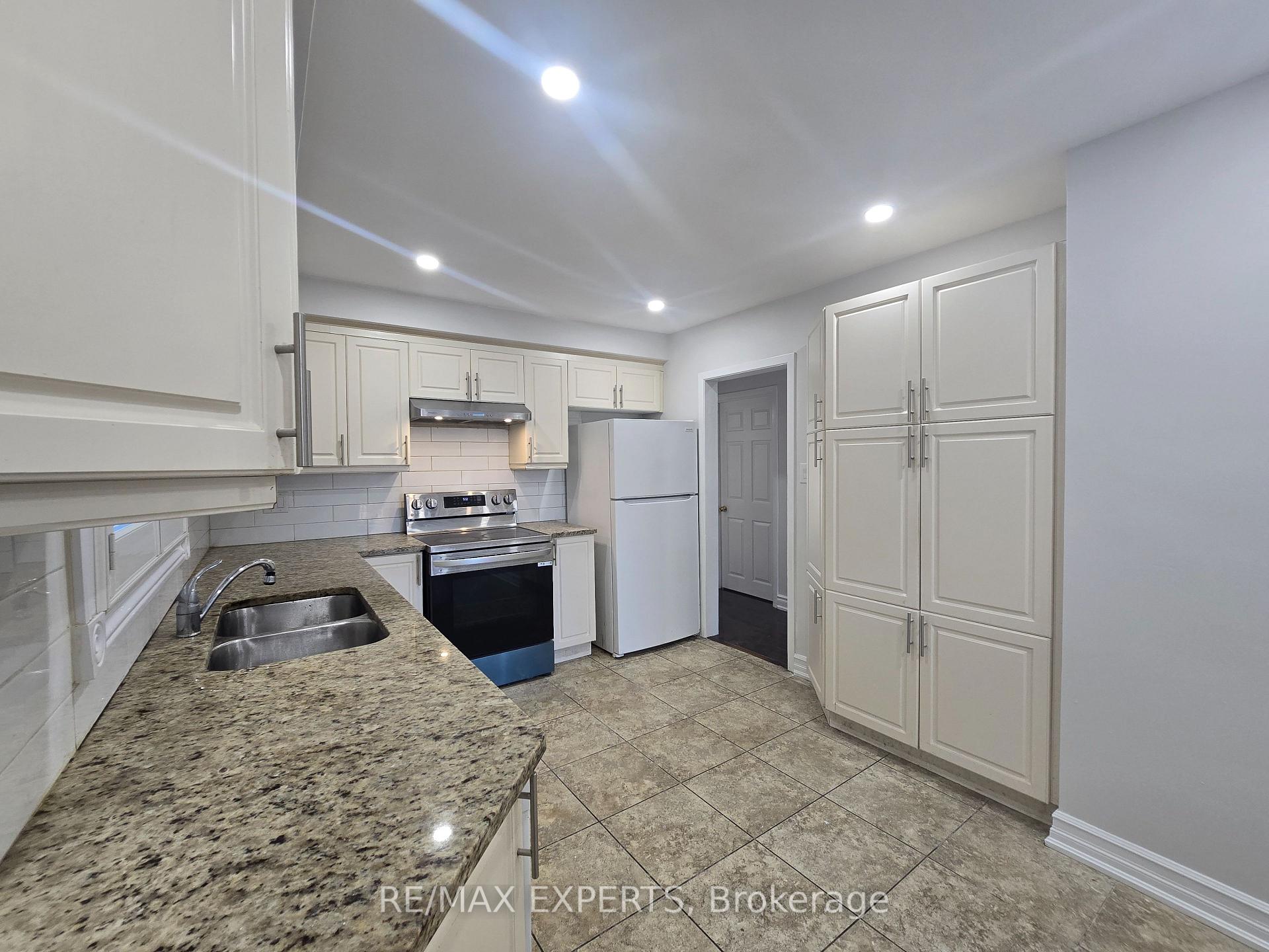 Photo 9 of 24 Roskell Crescent, North York, York University Heights — HOMEH