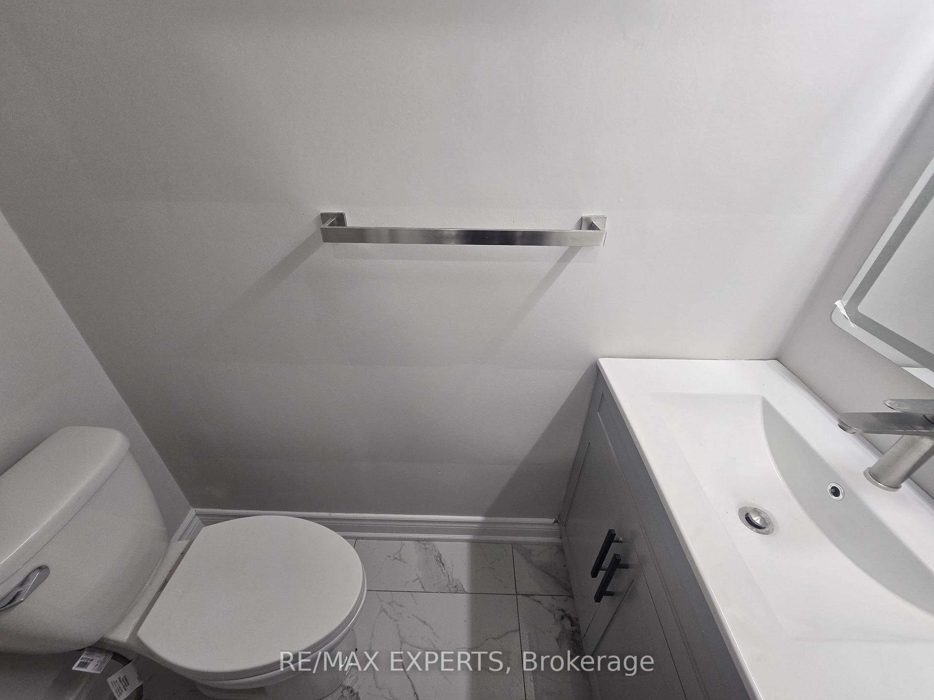 Photo 11 of 24 Roskell Crescent, North York, York University Heights — HOMEH