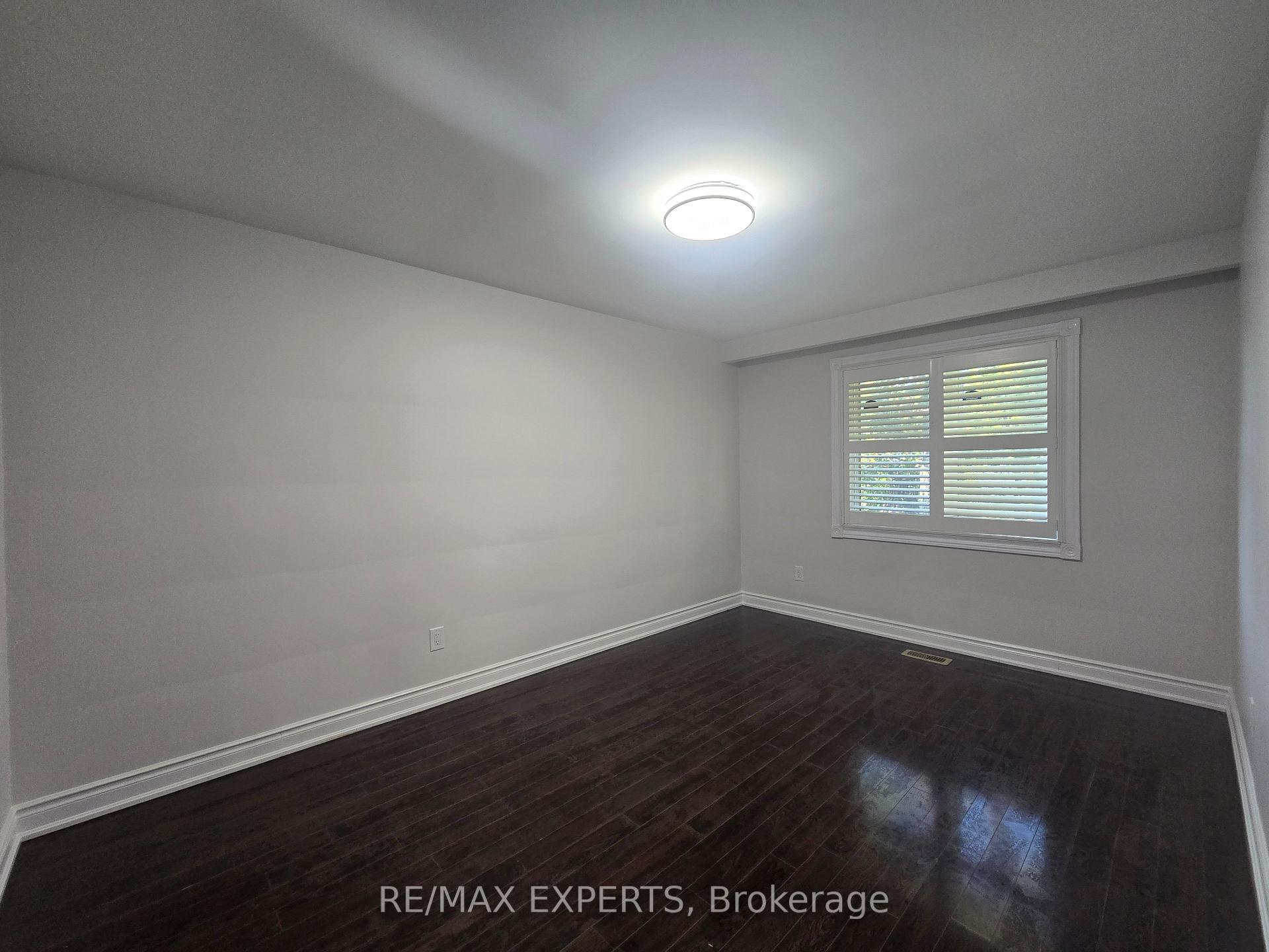 Photo 14 of 24 Roskell Crescent, North York, York University Heights — HOMEH