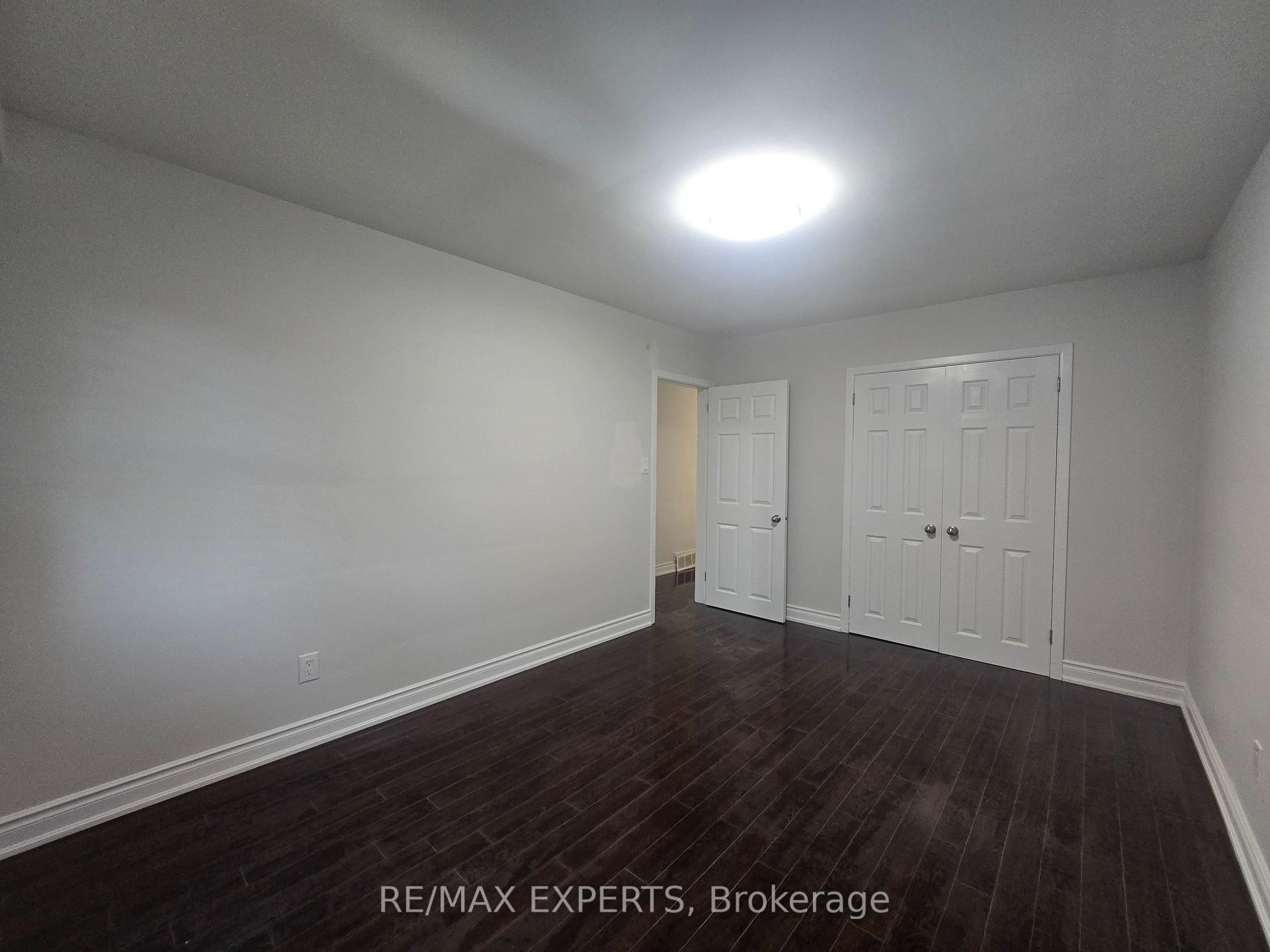 Photo 15 of 24 Roskell Crescent, North York, York University Heights — HOMEH