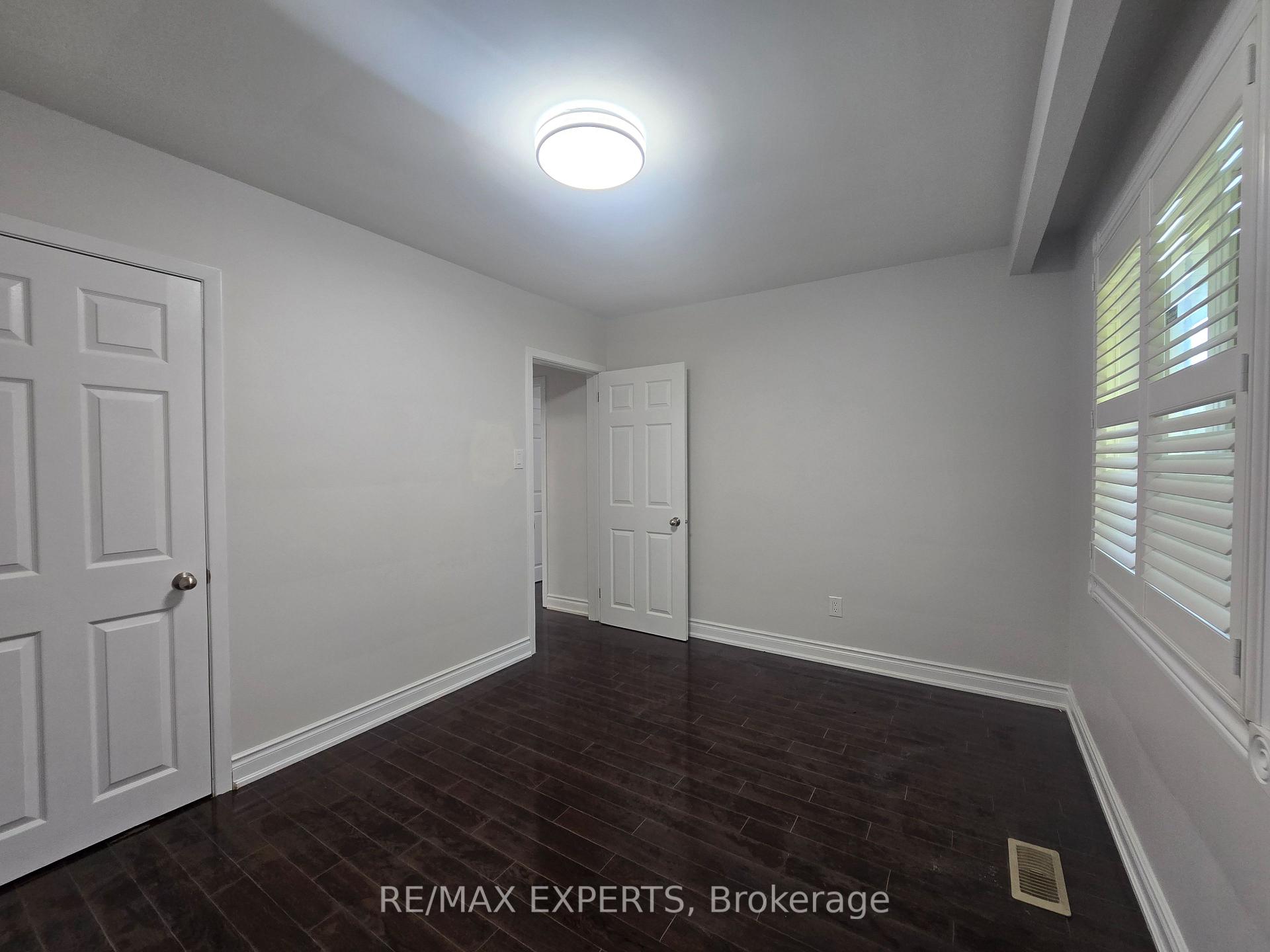 Photo 17 of 24 Roskell Crescent, North York, York University Heights — HOMEH