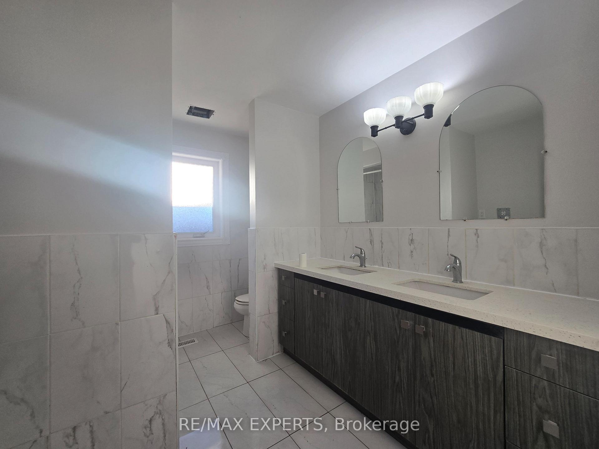 Photo 19 of 24 Roskell Crescent, North York, York University Heights — HOMEH
