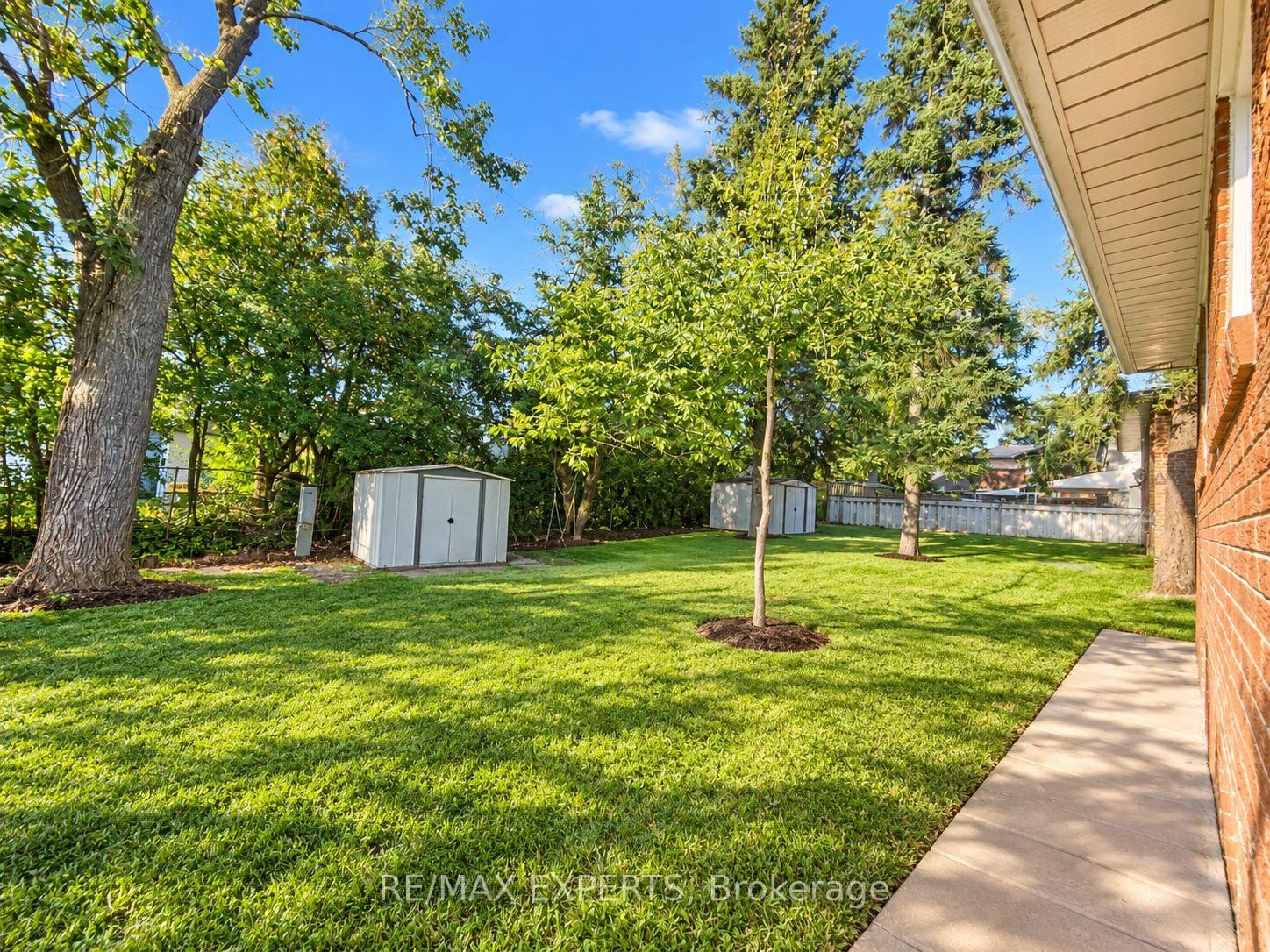 Photo 21 of 24 Roskell Crescent, North York, York University Heights — HOMEH