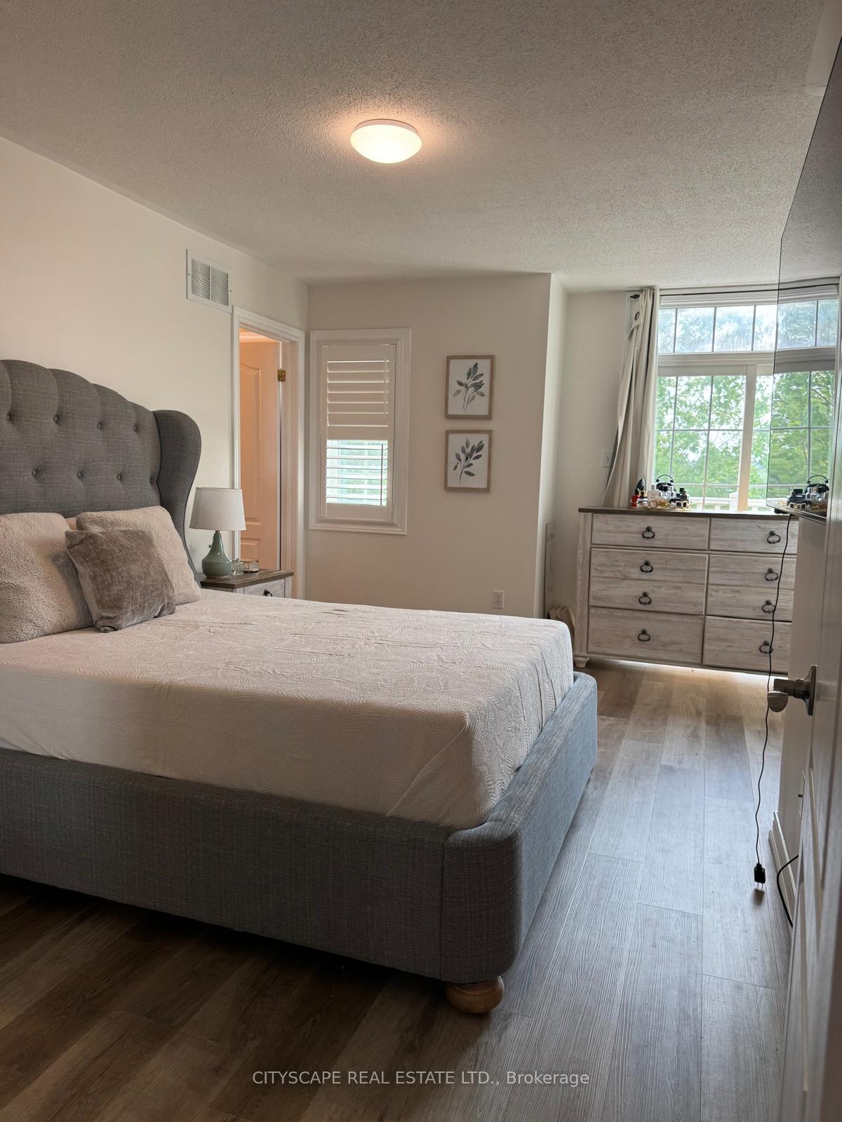 Photo 9 of 76 Easthampton Road, Hamilton, Stoney Creek — HOMEH