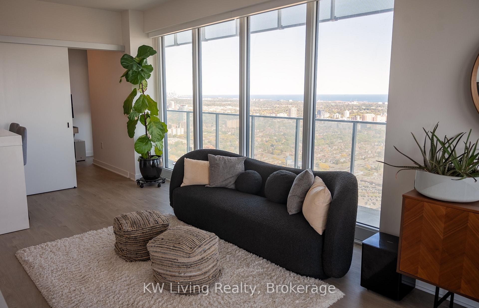 Photo 5 of Unit 4404, 3900 Confederation Parkway, Mississauga, City Centre — HOMEH